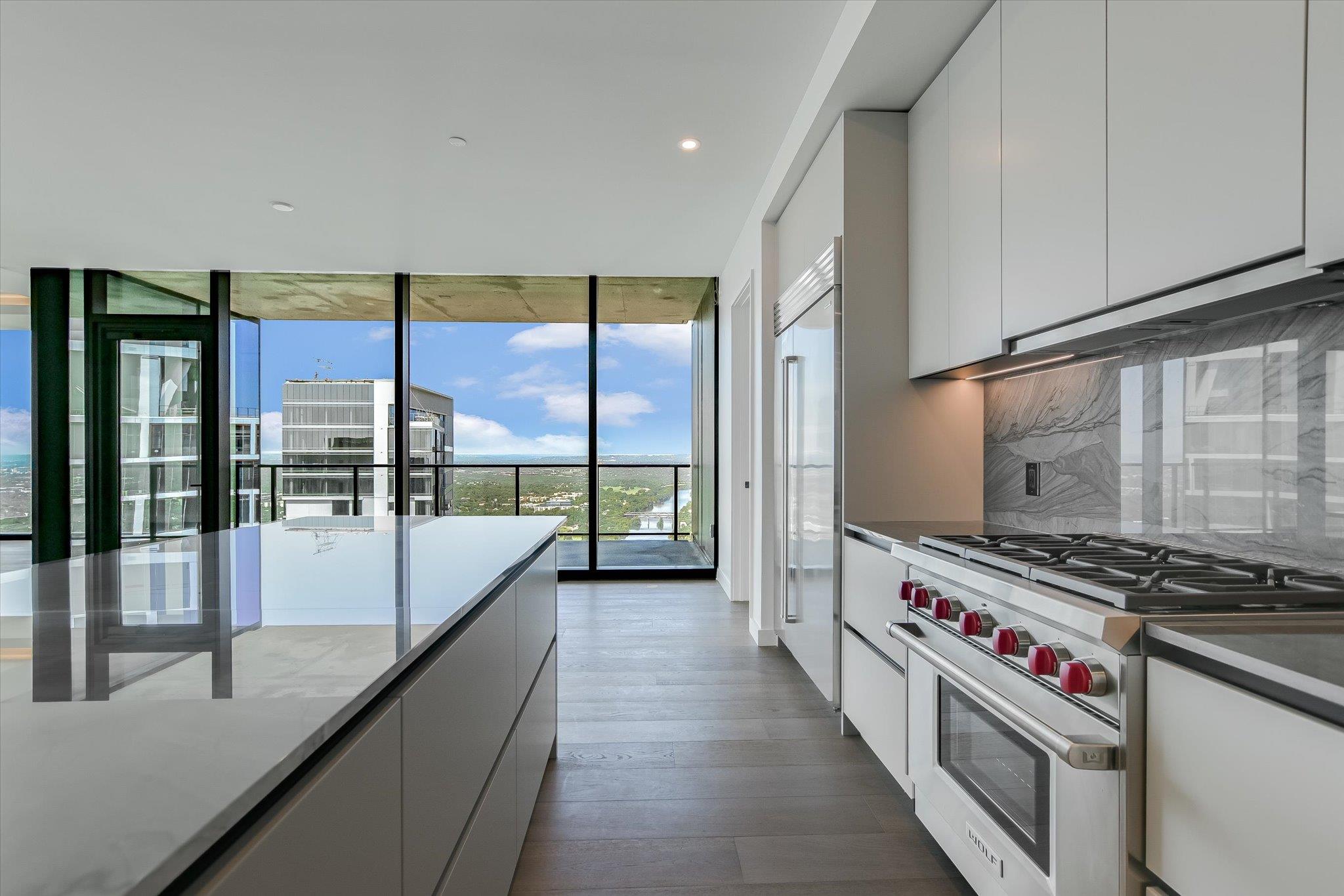 Image 15 of 40 For 610 Davis St 4903