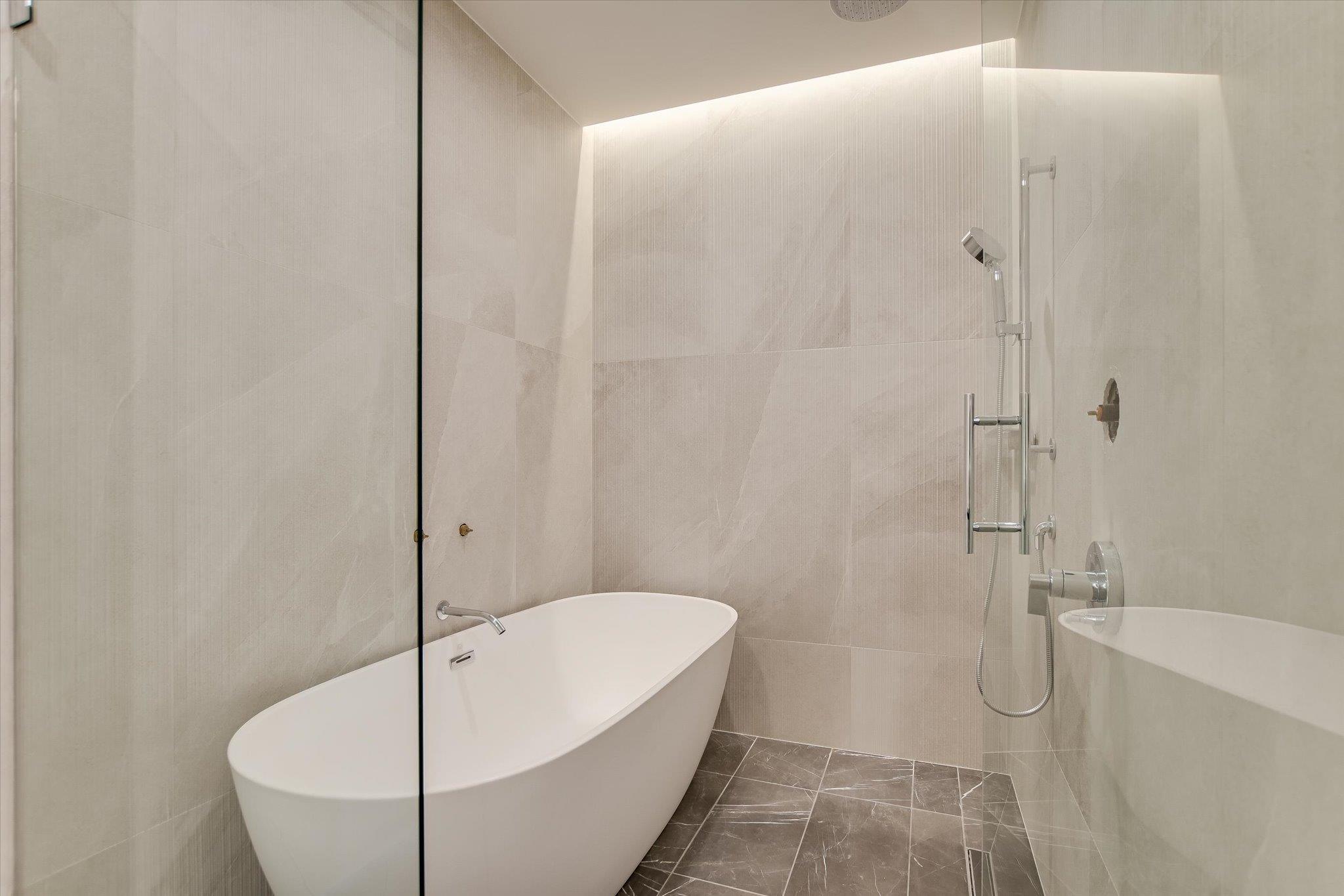 Image 19 of 40 For 610 Davis St 4903