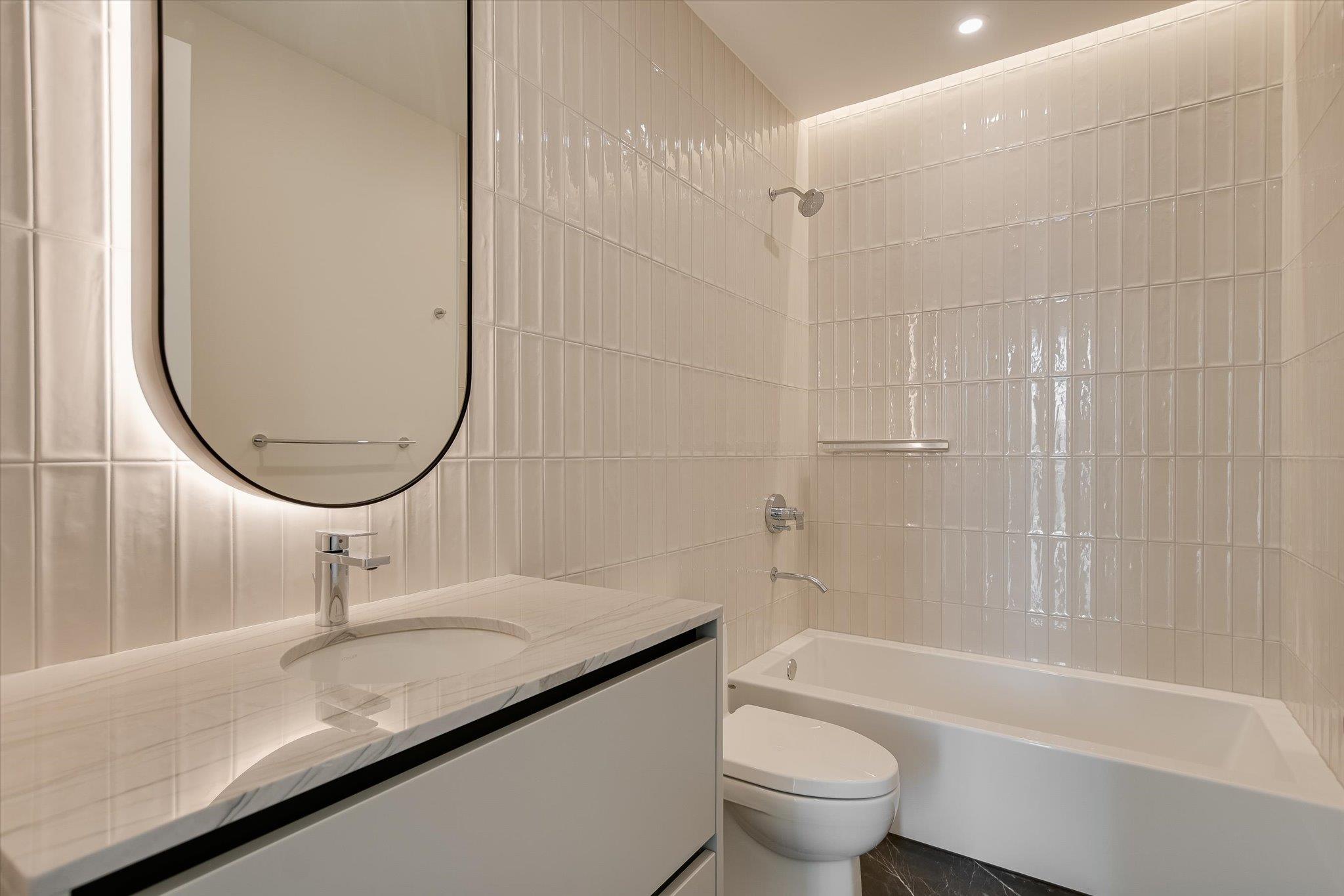 Image 24 of 40 For 610 Davis St 4903