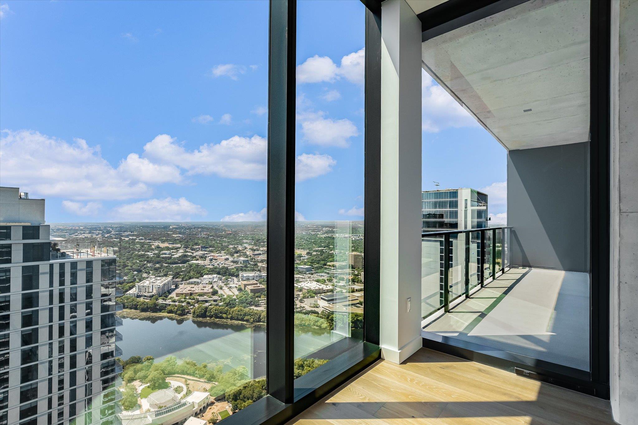 Image 26 of 40 For 610 Davis St 4903