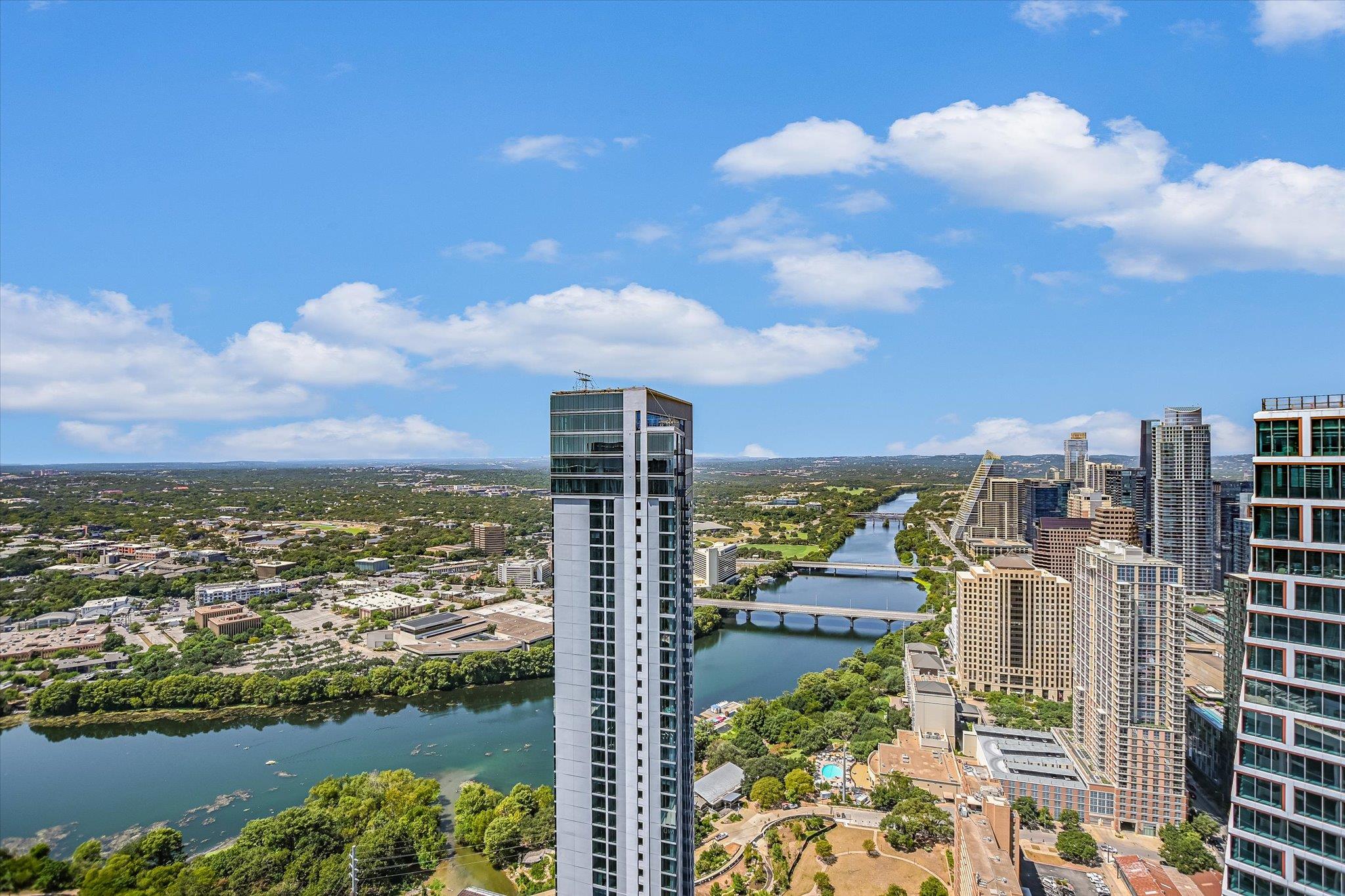 Image 27 of 40 For 610 Davis St 4903