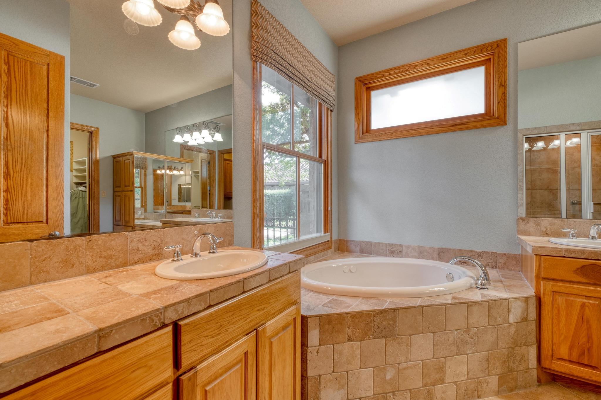 Image 18 of 40 For 205 Flint Ridge Trl