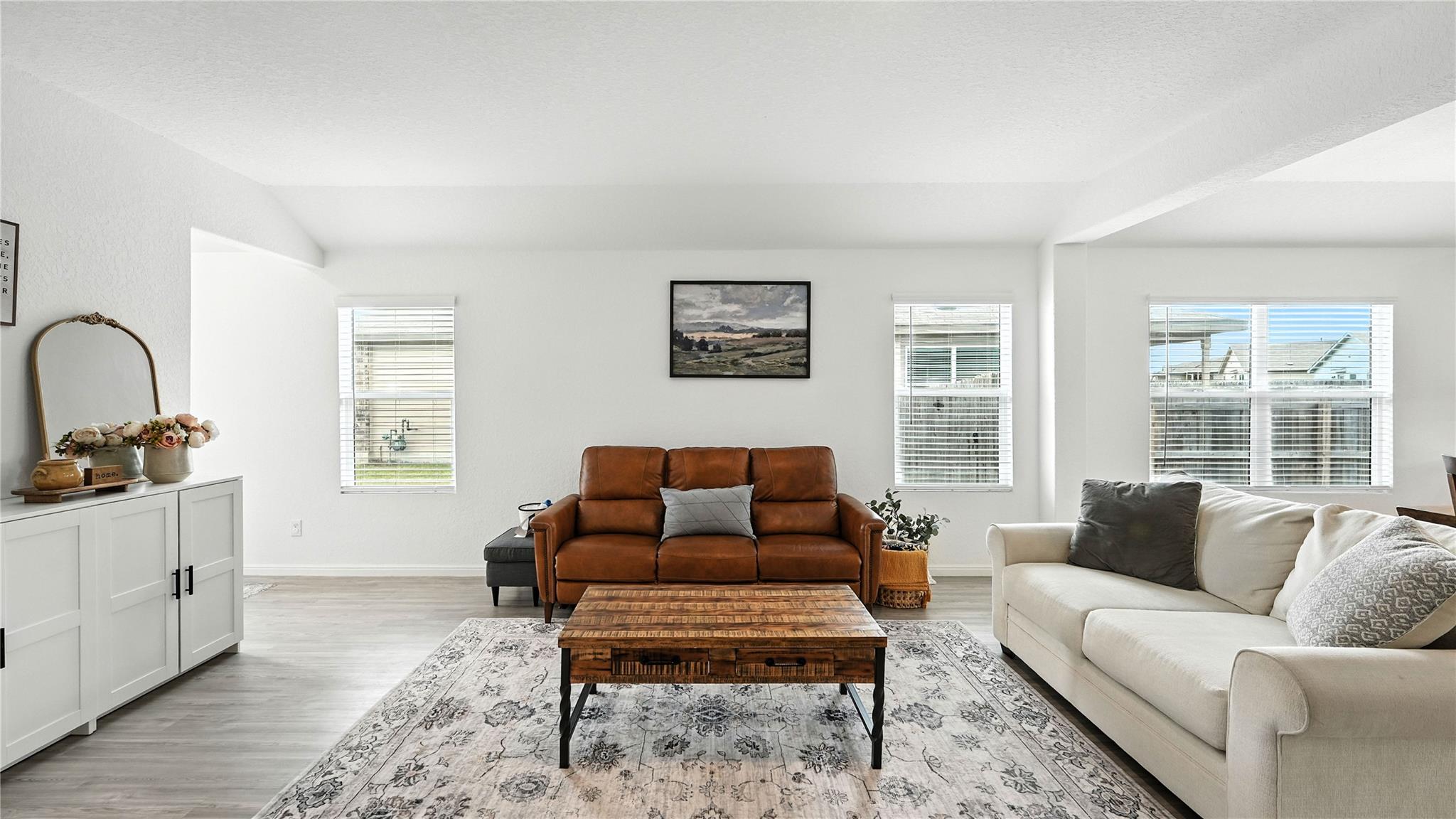 Image 11 of 33 For 31665 Acacia Vista