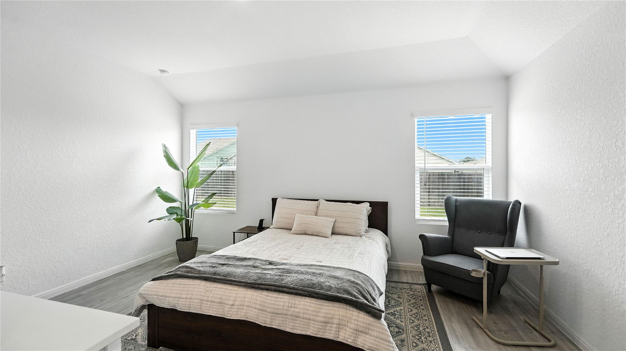 Image 14 of 33 For 31665 Acacia Vista