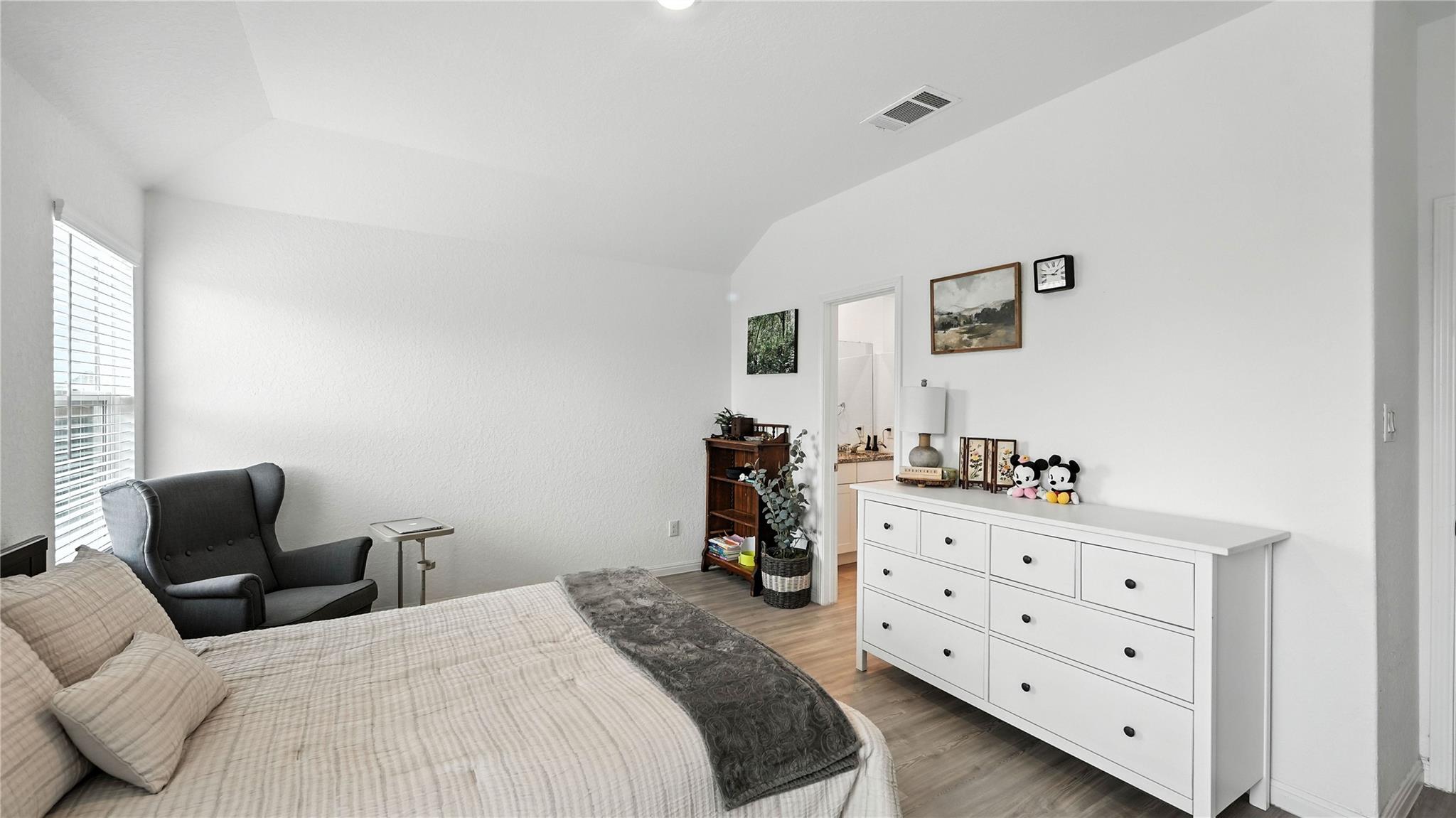 Image 16 of 33 For 31665 Acacia Vista