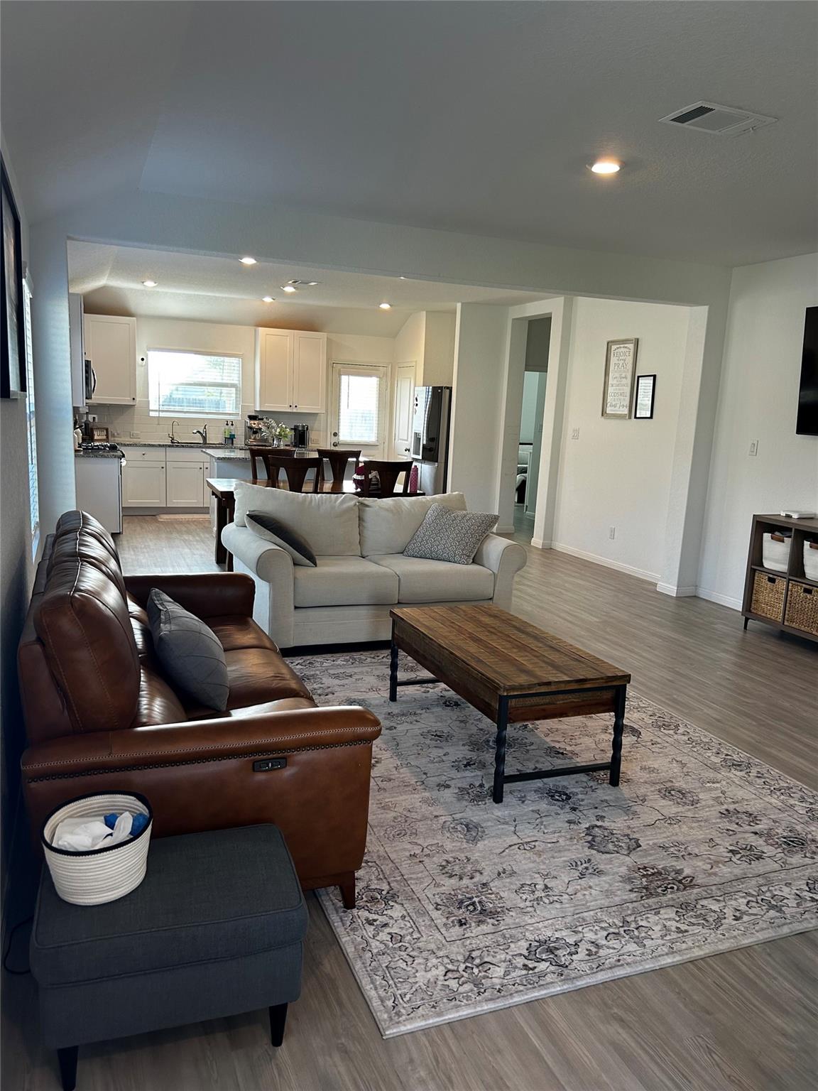 Image 2 of 33 For 31665 Acacia Vista