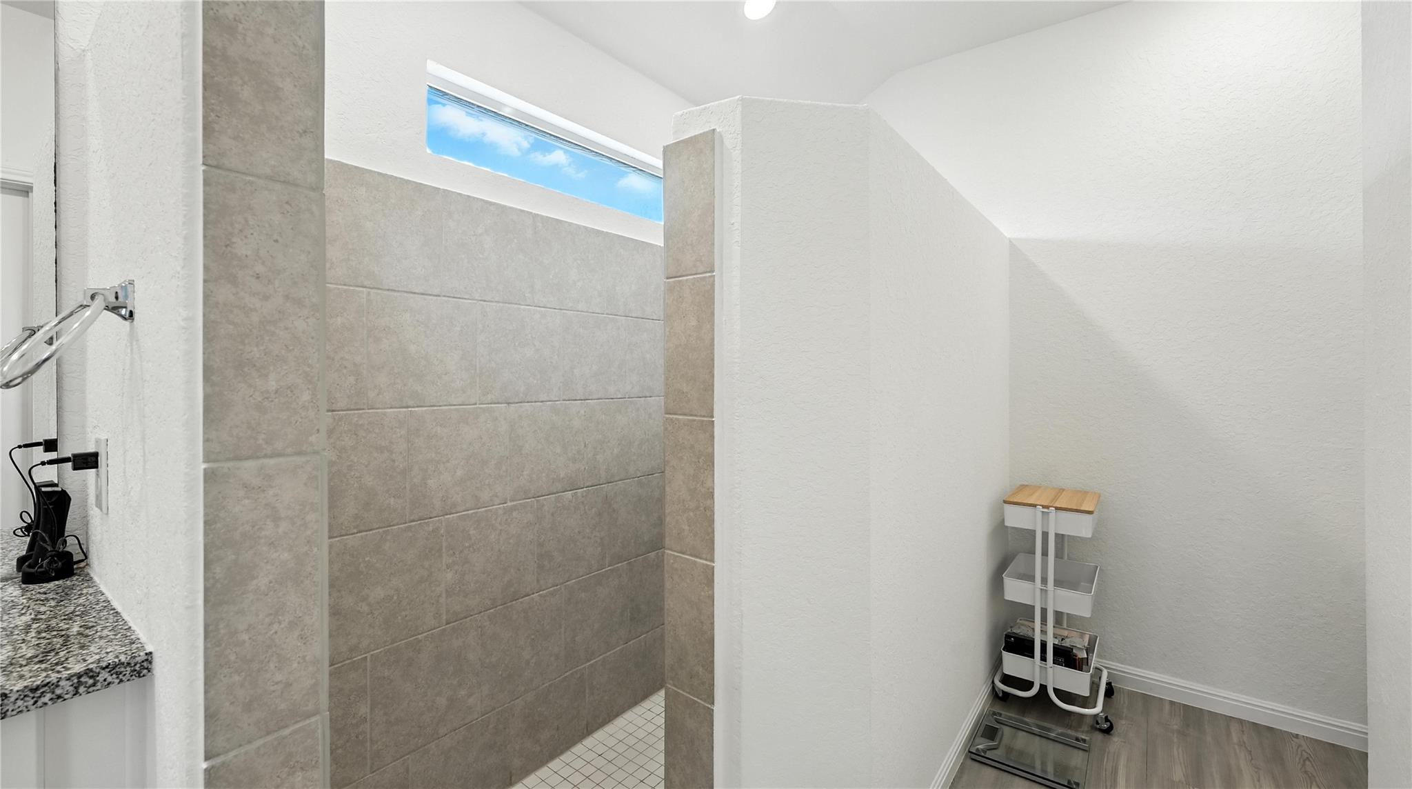 Image 21 of 33 For 31665 Acacia Vista