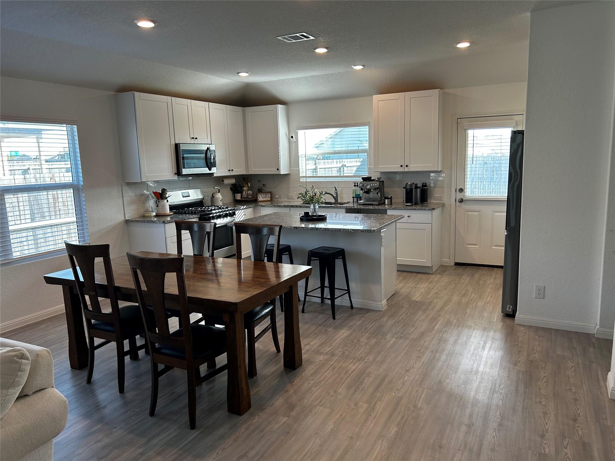 Image 4 of 33 For 31665 Acacia Vista