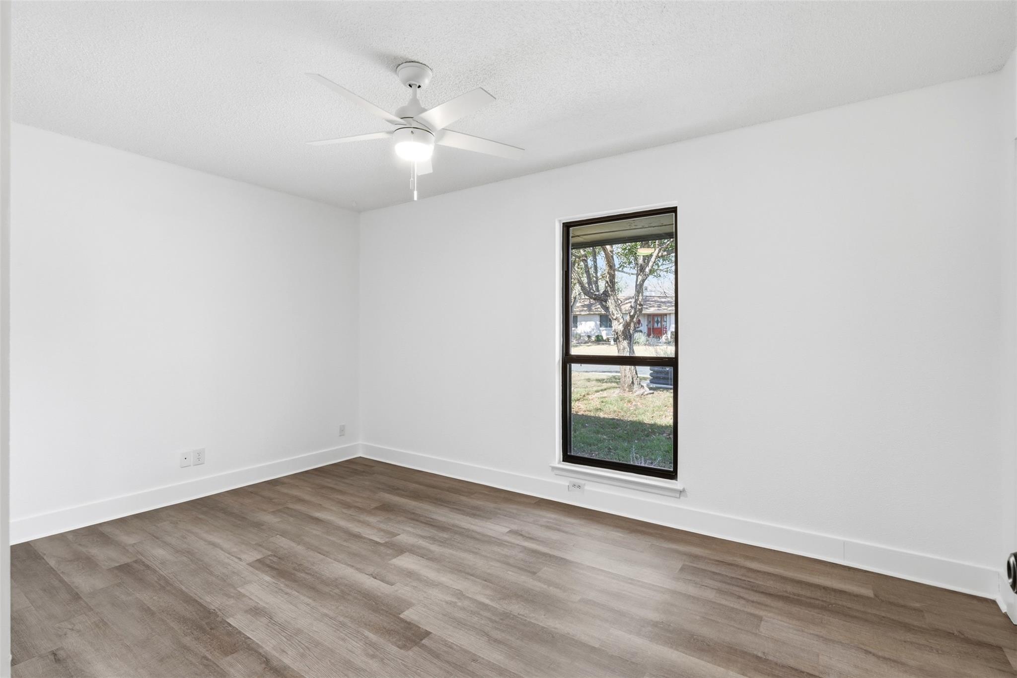 Image 11 of 22 For 100 Howard Dr