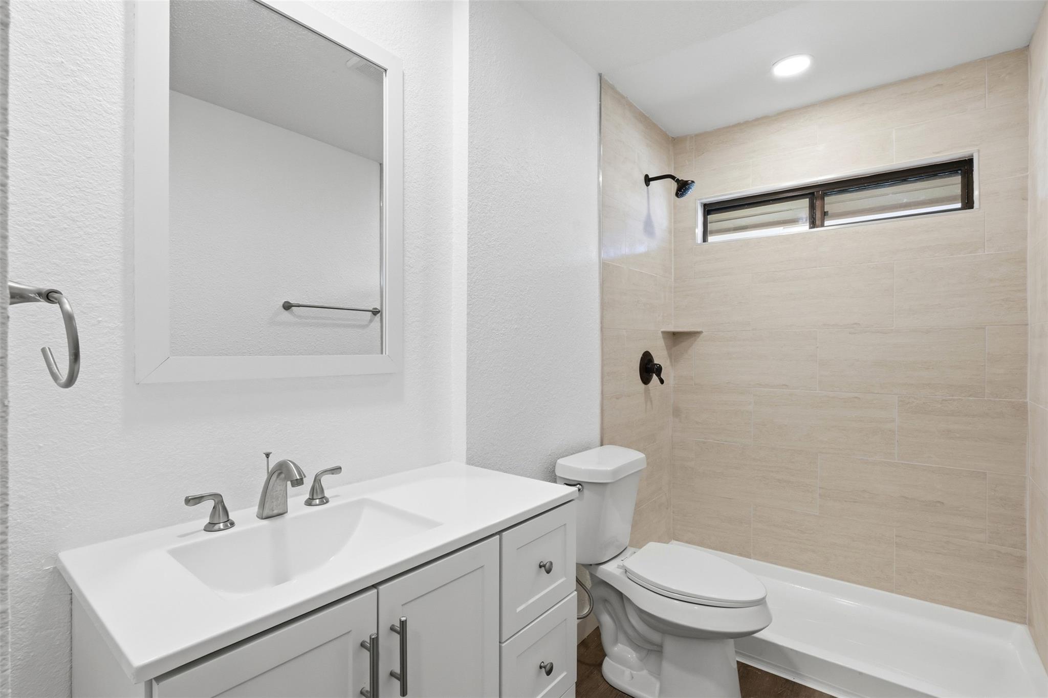 Image 14 of 22 For 100 Howard Dr