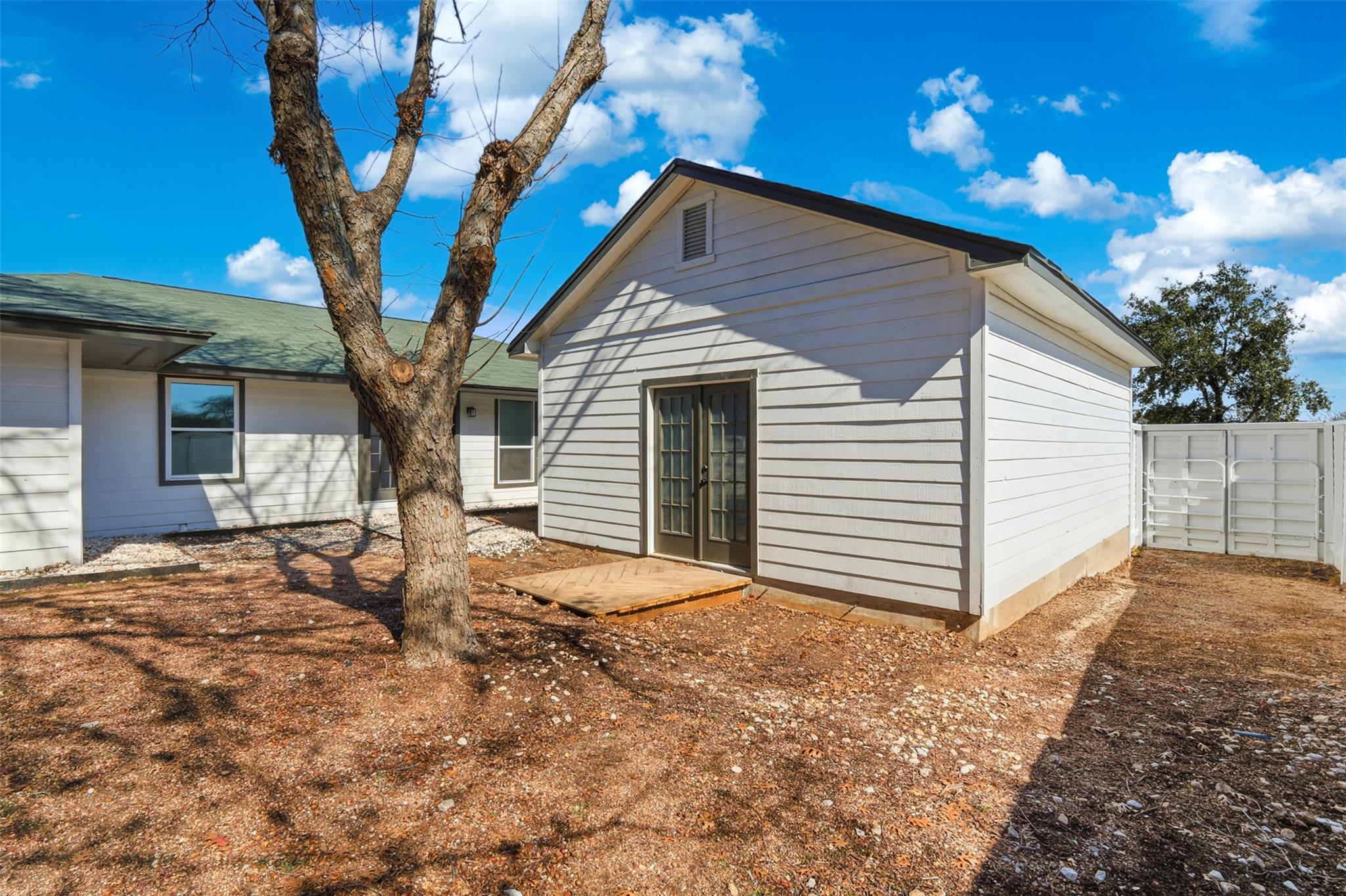 Image 17 of 22 For 100 Howard Dr