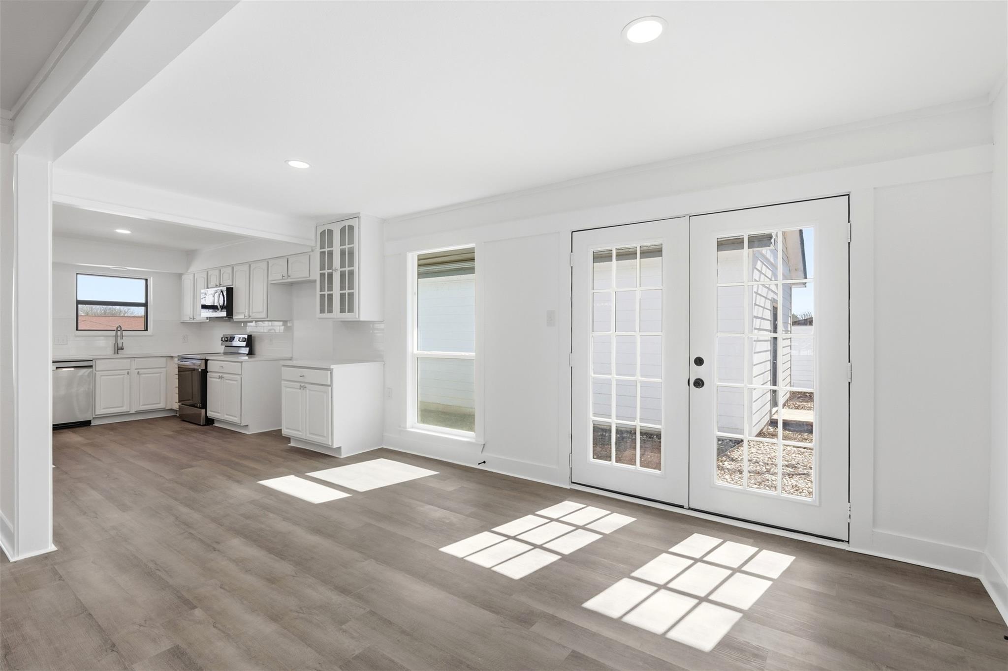 Image 5 of 22 For 100 Howard Dr