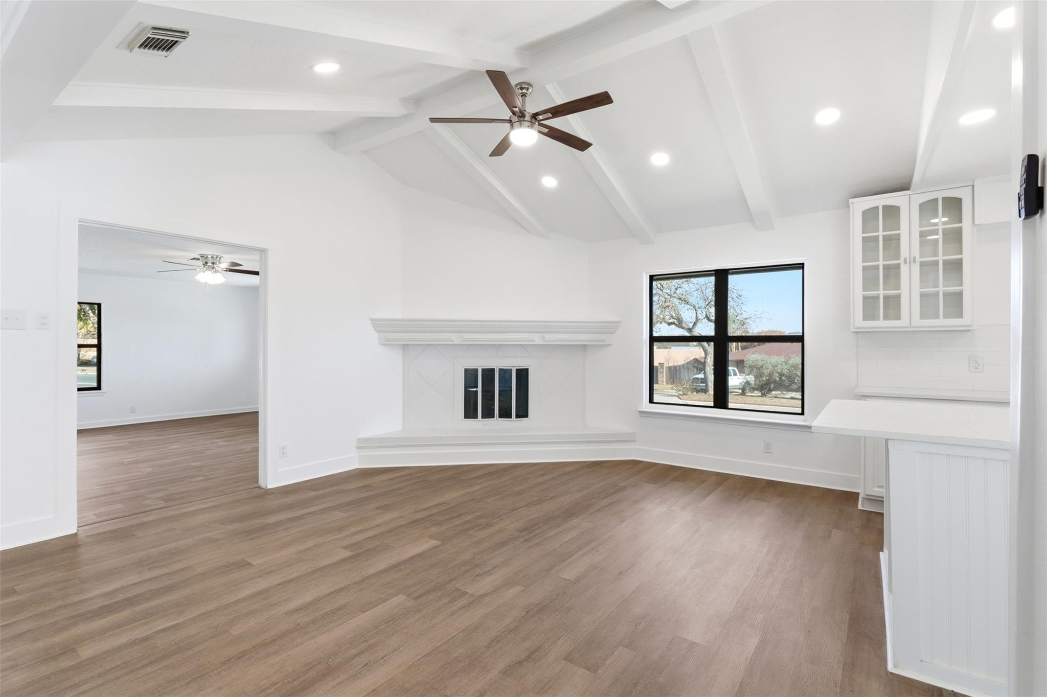 Image 7 of 22 For 100 Howard Dr