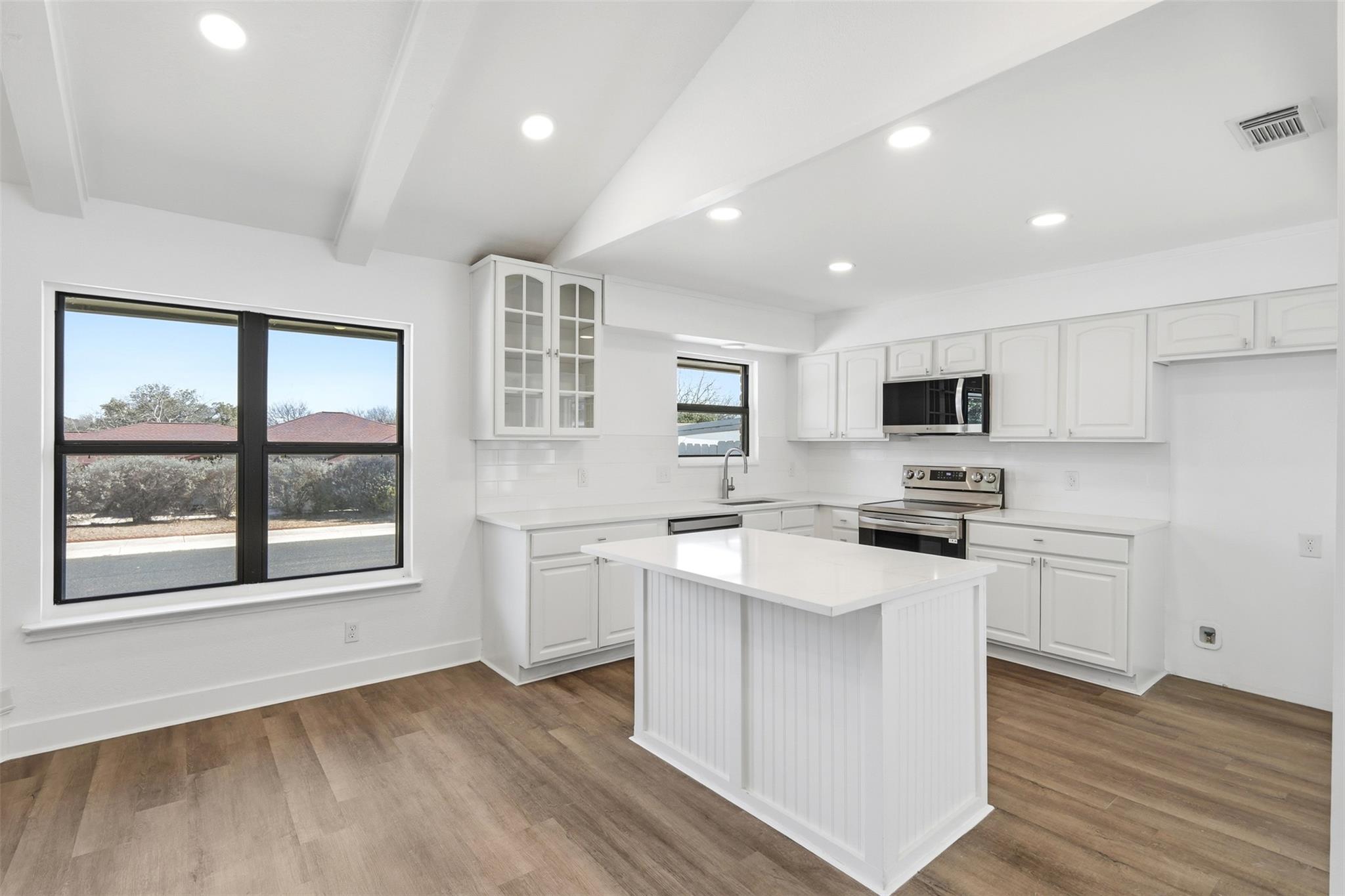 Image 9 of 22 For 100 Howard Dr