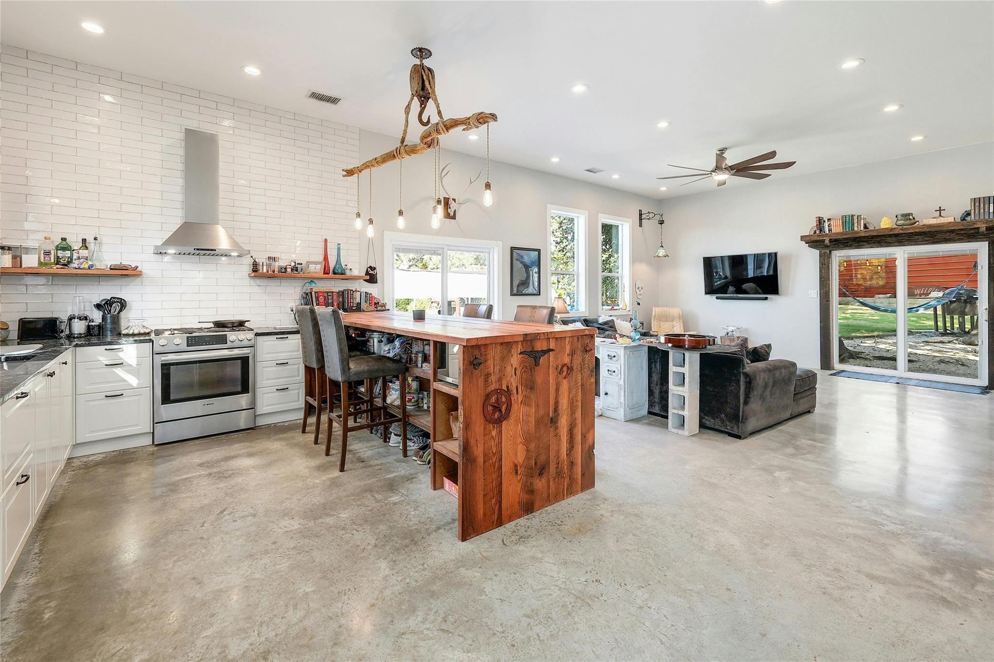 Image 11 of 31 For 9114 290 W Highway