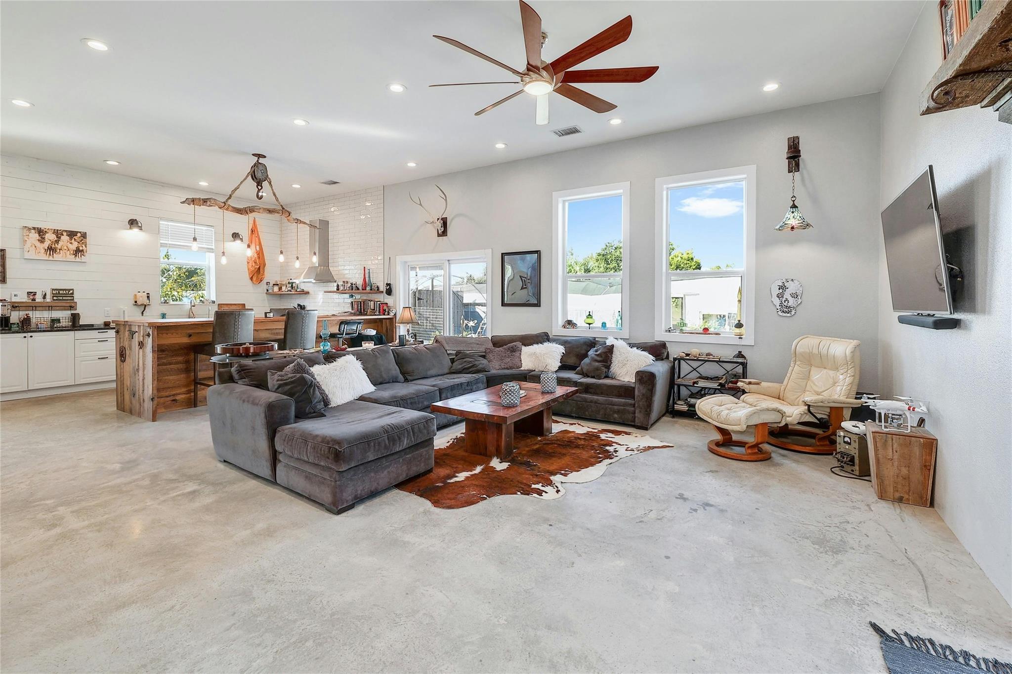 Image 7 of 31 For 9114 290 W Highway