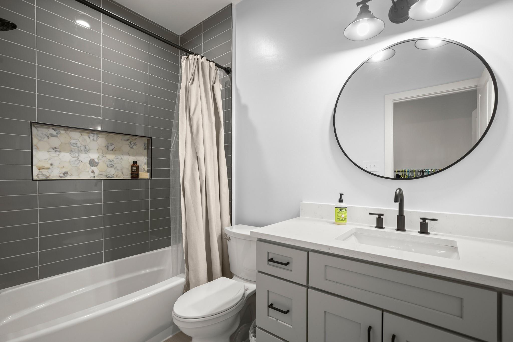 Image 16 of 39 For 1315 New Hope Dr