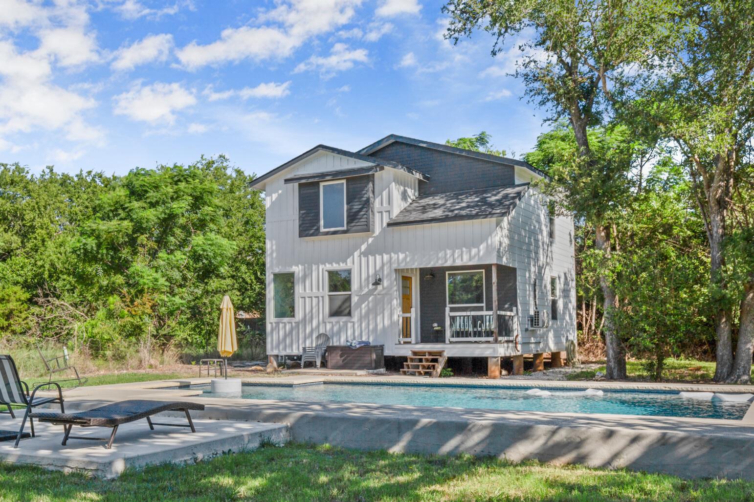 Image 28 of 39 For 1315 New Hope Dr