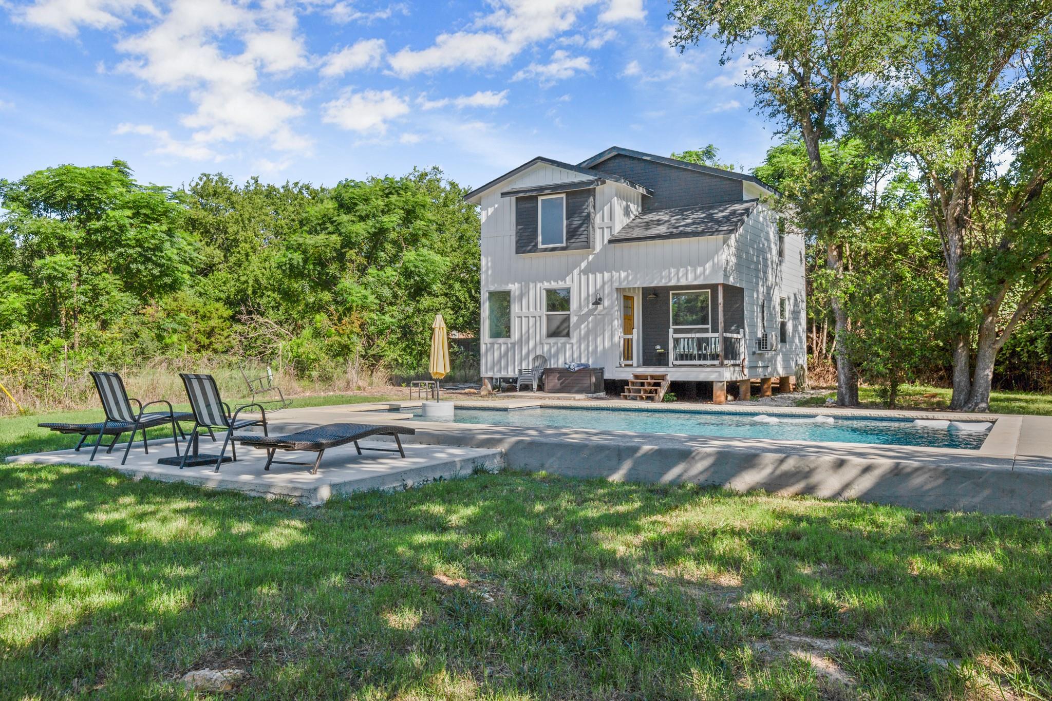 Image 3 of 39 For 1315 New Hope Dr