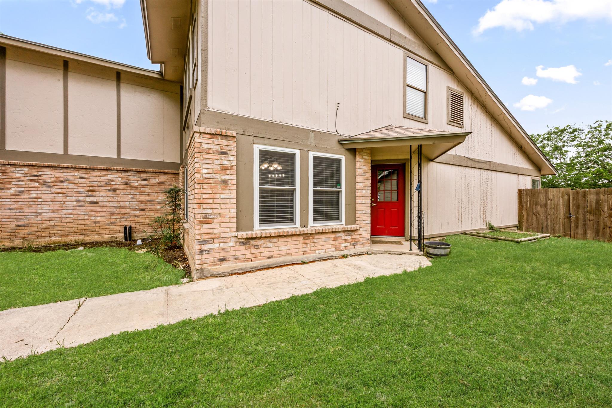 Image 3 of 38 For 9735 Fortune Ridge Dr