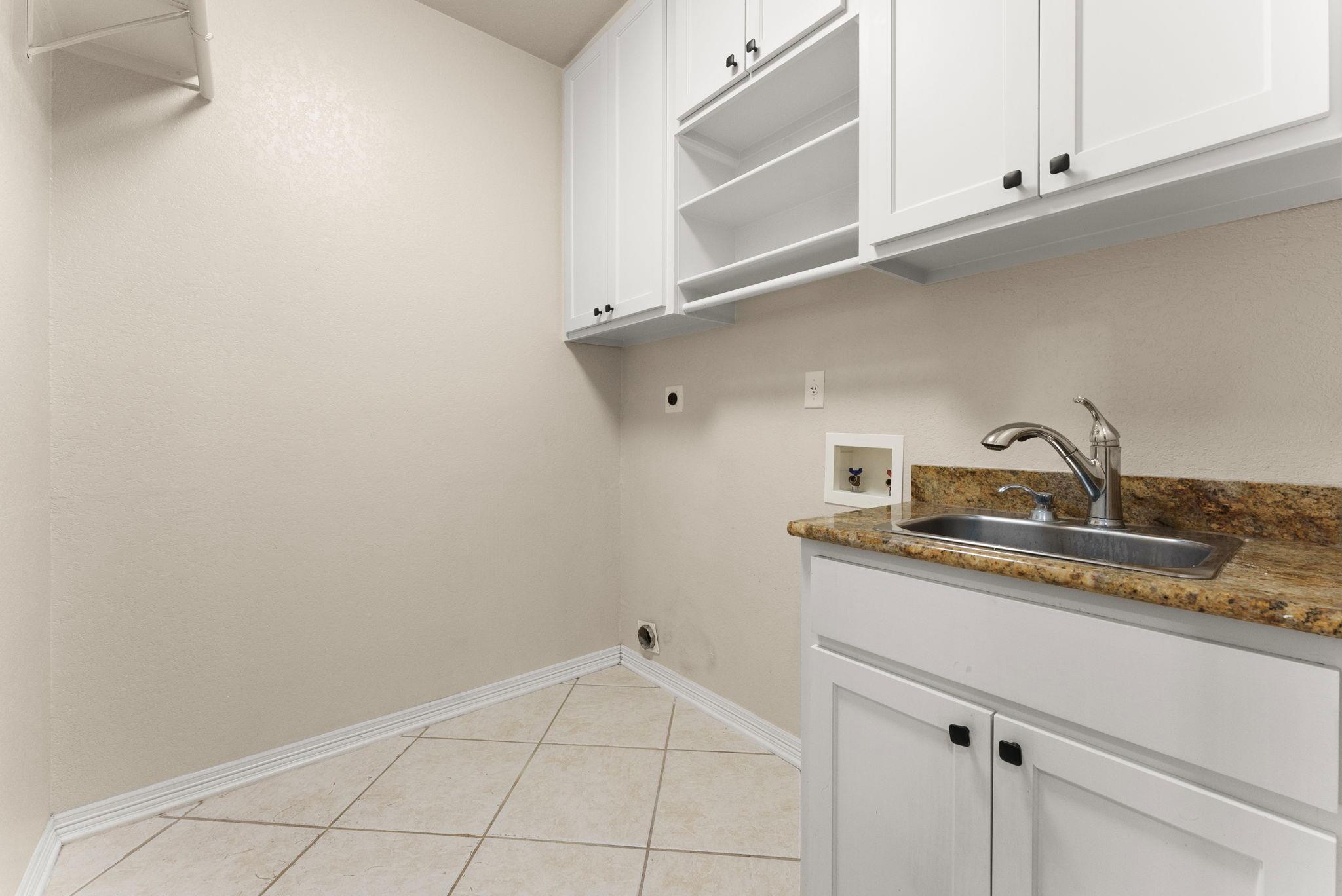 Image 14 of 33 For 4012 Creekview Trl