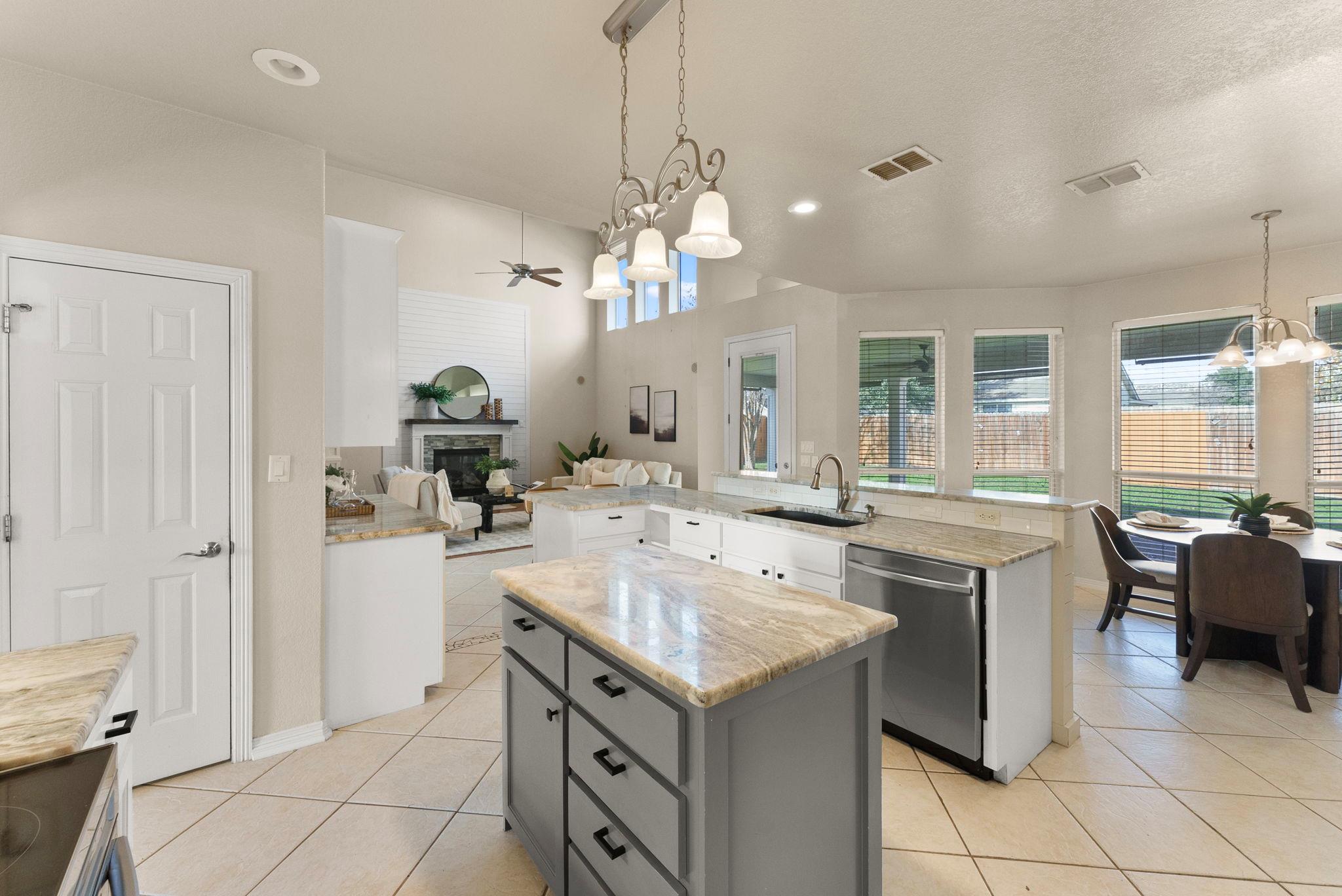 Image 20 of 33 For 4012 Creekview Trl