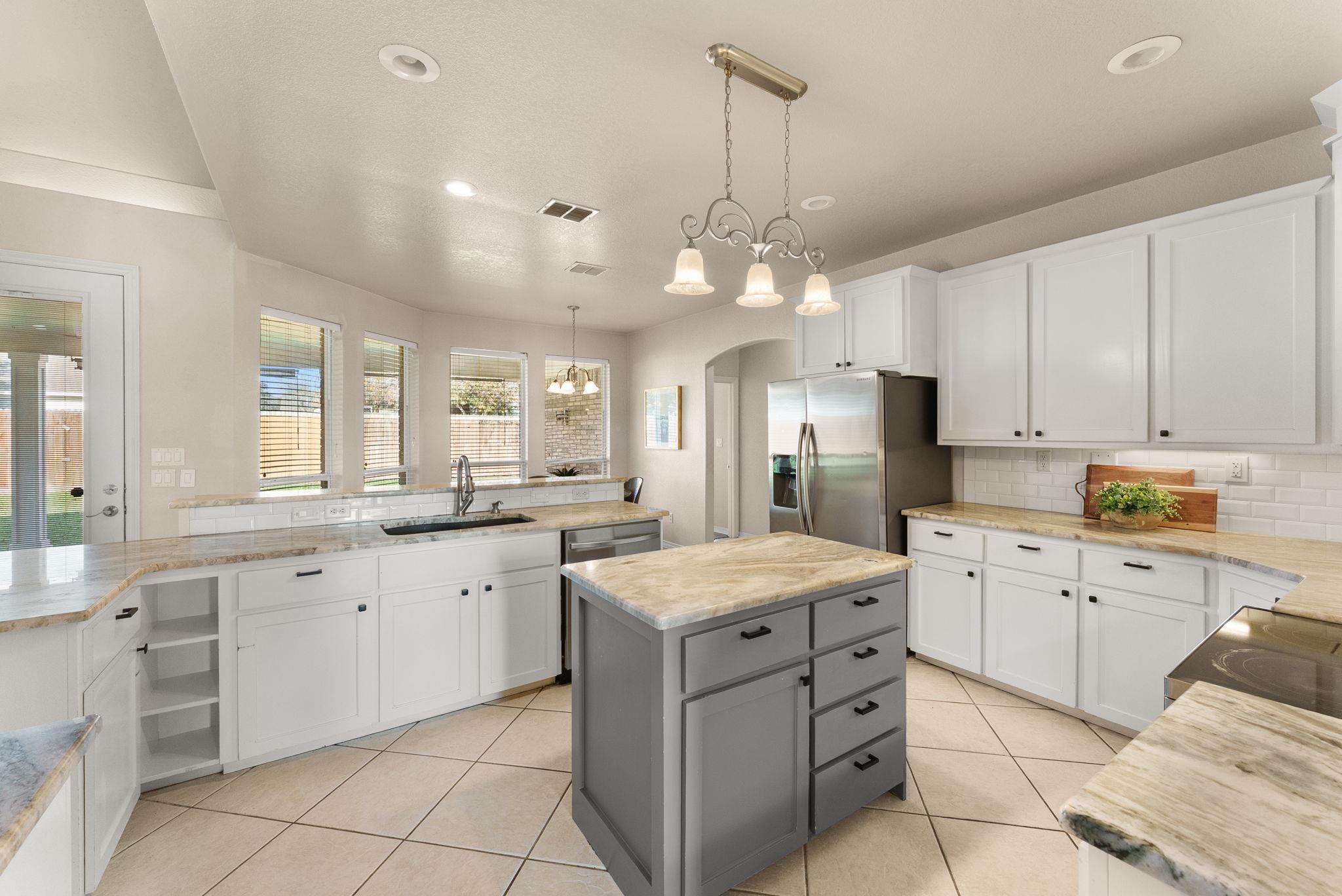 Image 21 of 33 For 4012 Creekview Trl