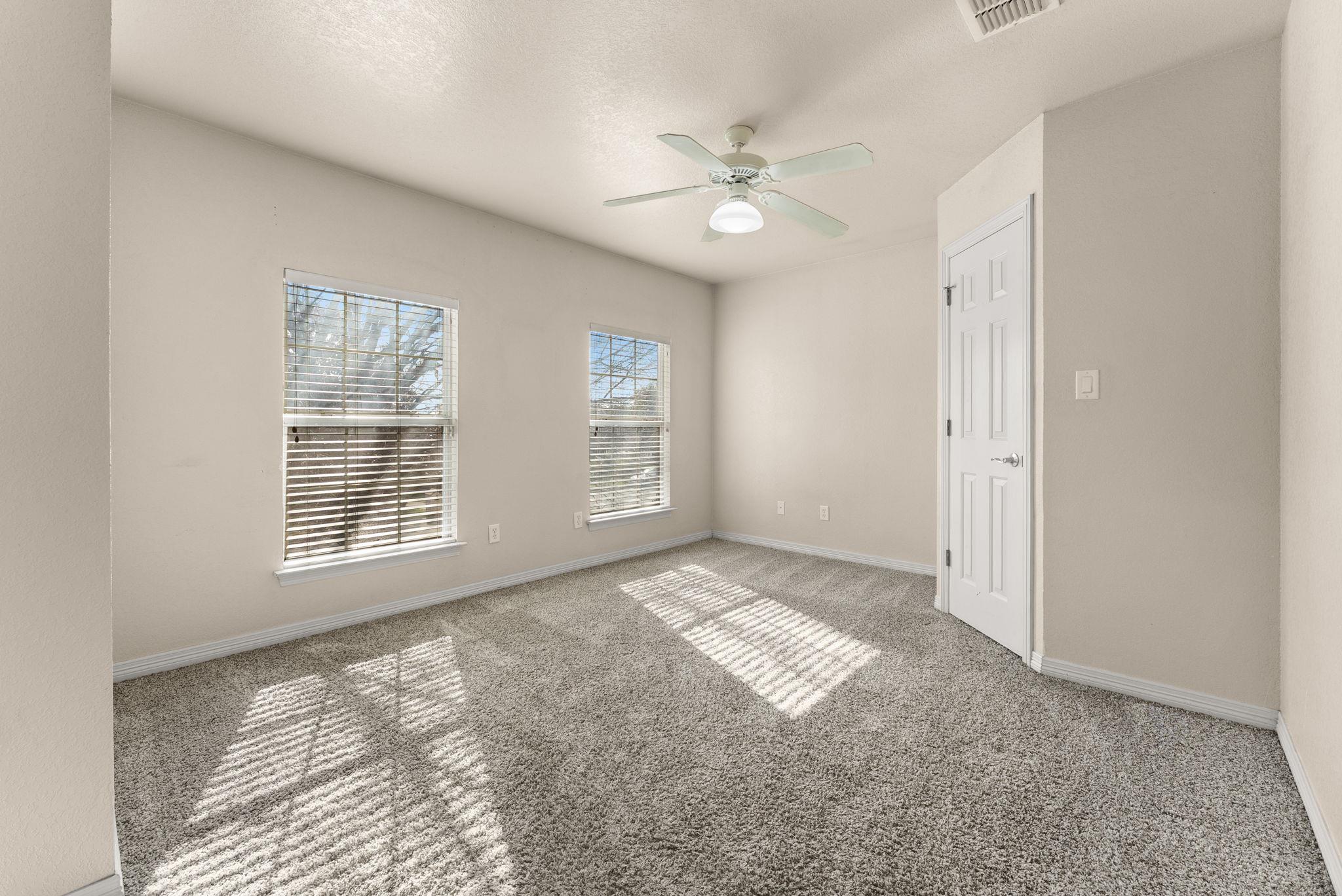 Image 23 of 33 For 4012 Creekview Trl