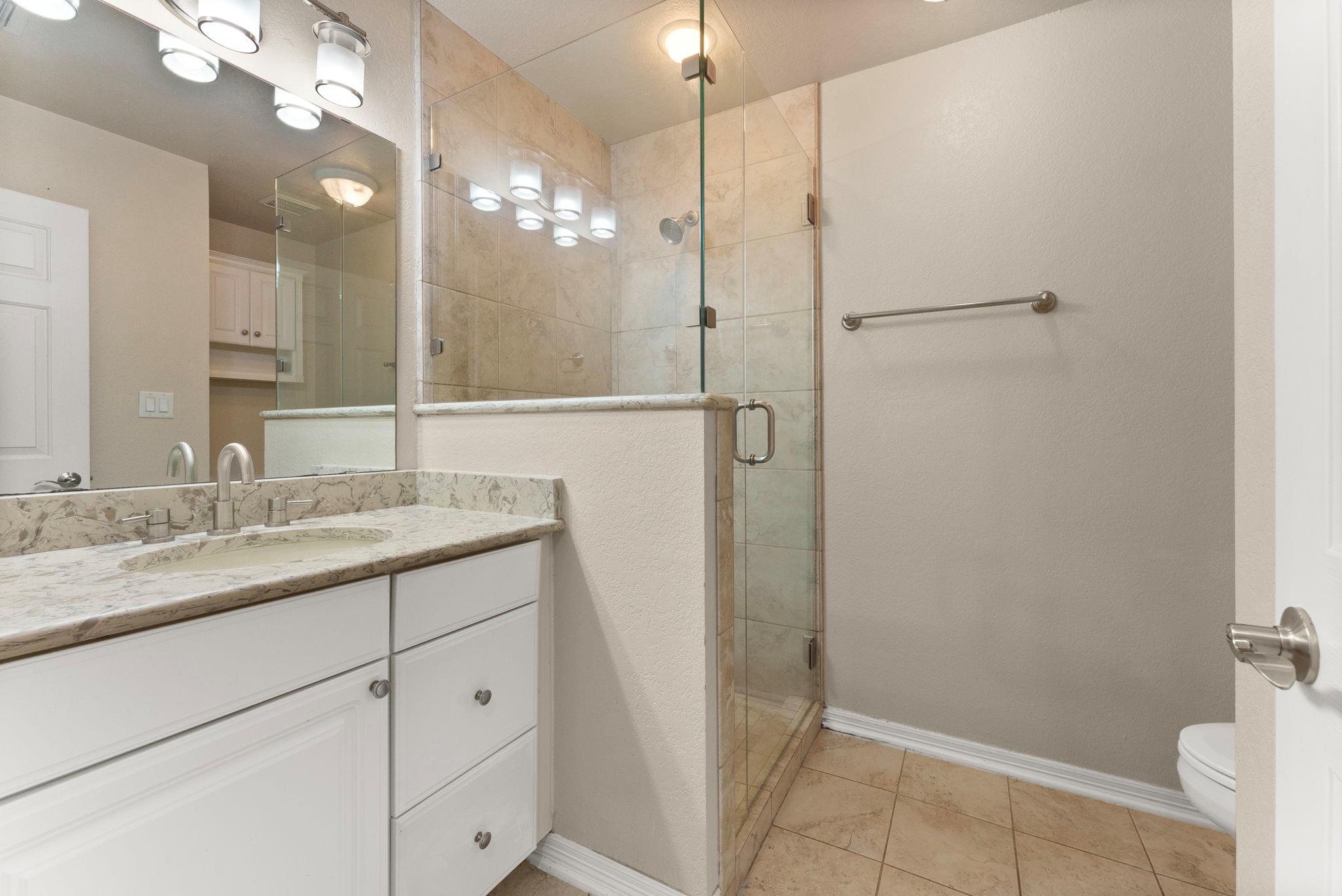 Image 24 of 33 For 4012 Creekview Trl