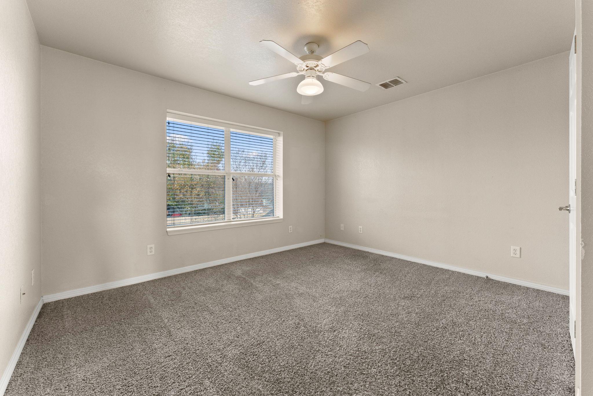 Image 26 of 33 For 4012 Creekview Trl