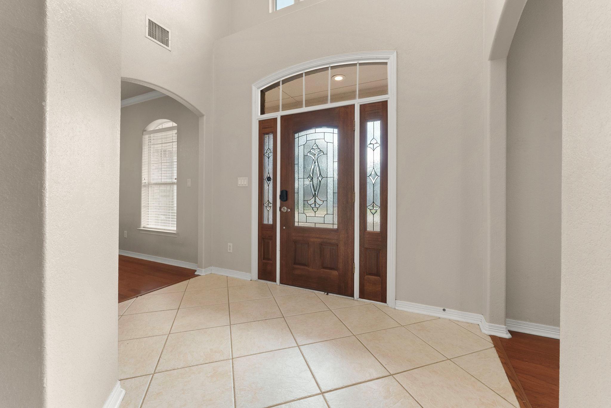 Image 4 of 33 For 4012 Creekview Trl