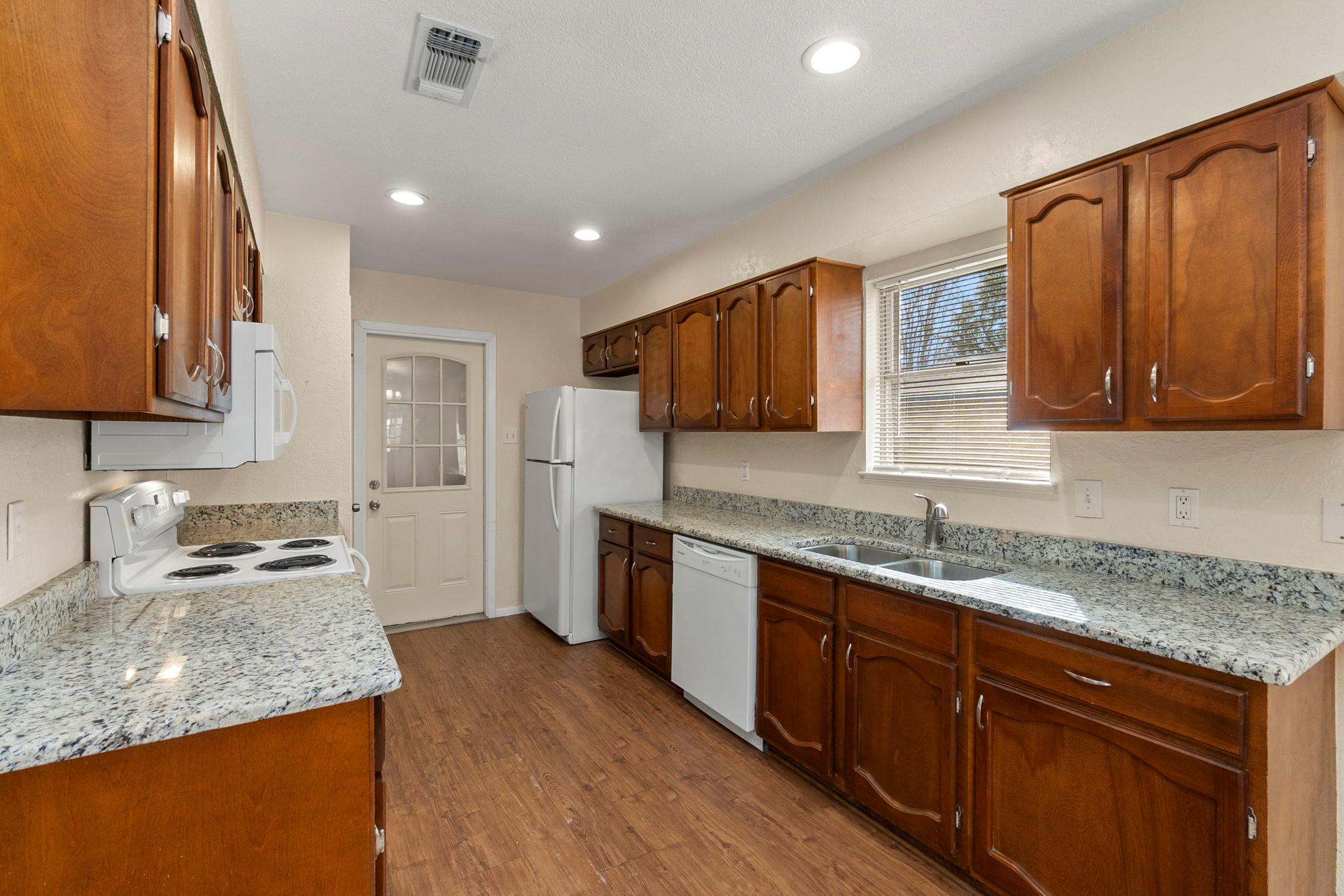 Image 15 of 30 For 1329 Poppy Ln