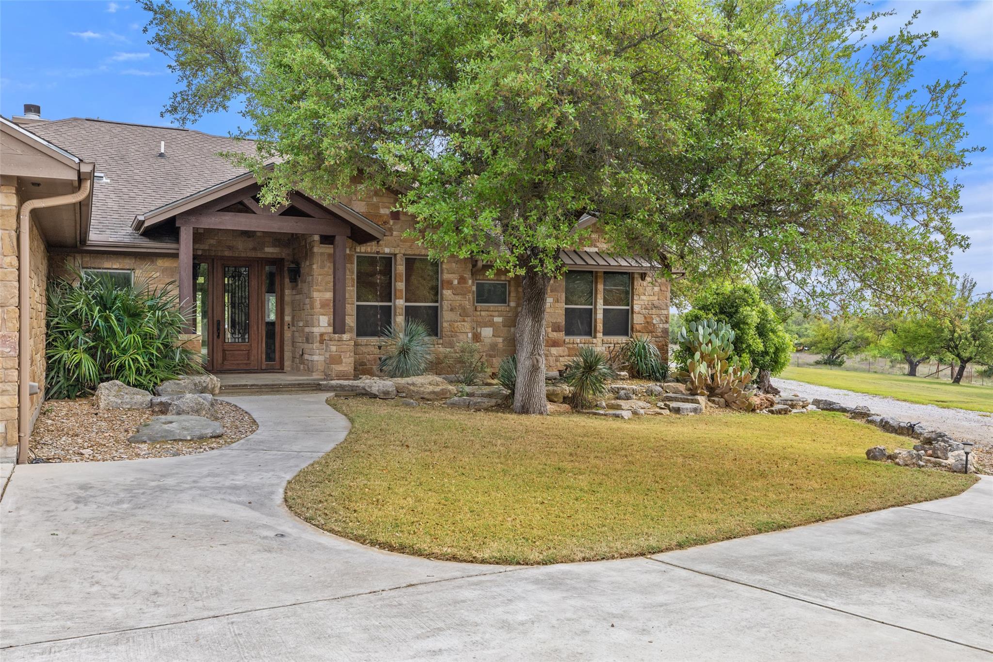 Details for 101 Crooked Oak Ln, Round Mountain, TX 78663