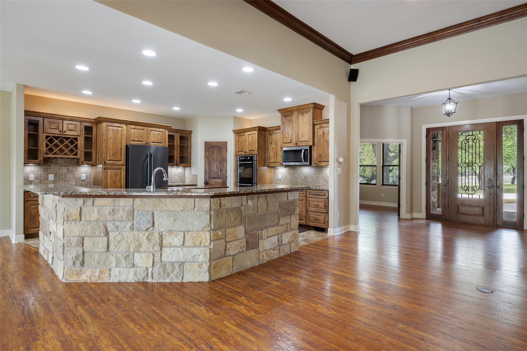Image 21 of 39 For 101 Crooked Oak Ln