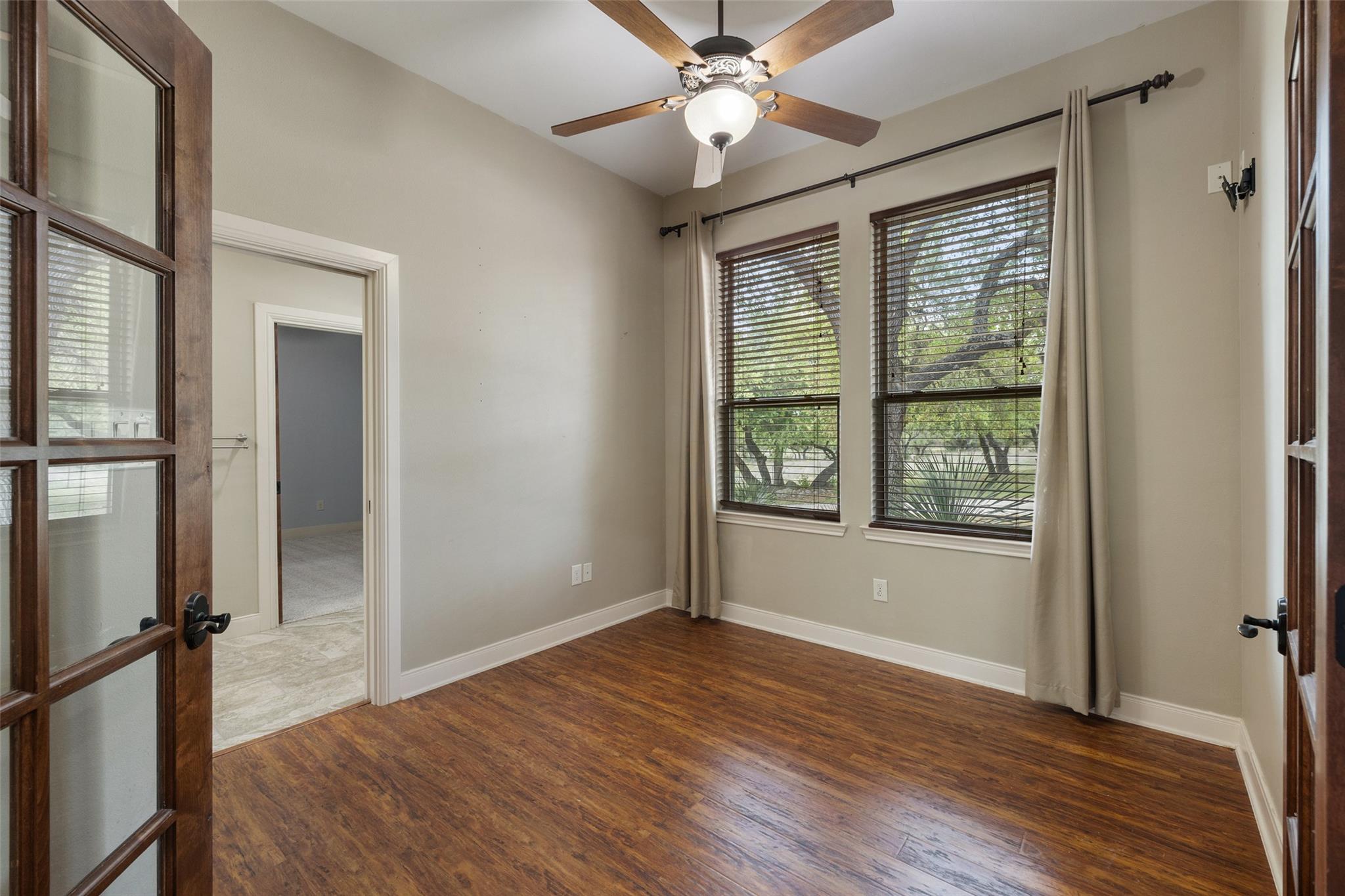 Image 22 of 39 For 101 Crooked Oak Ln