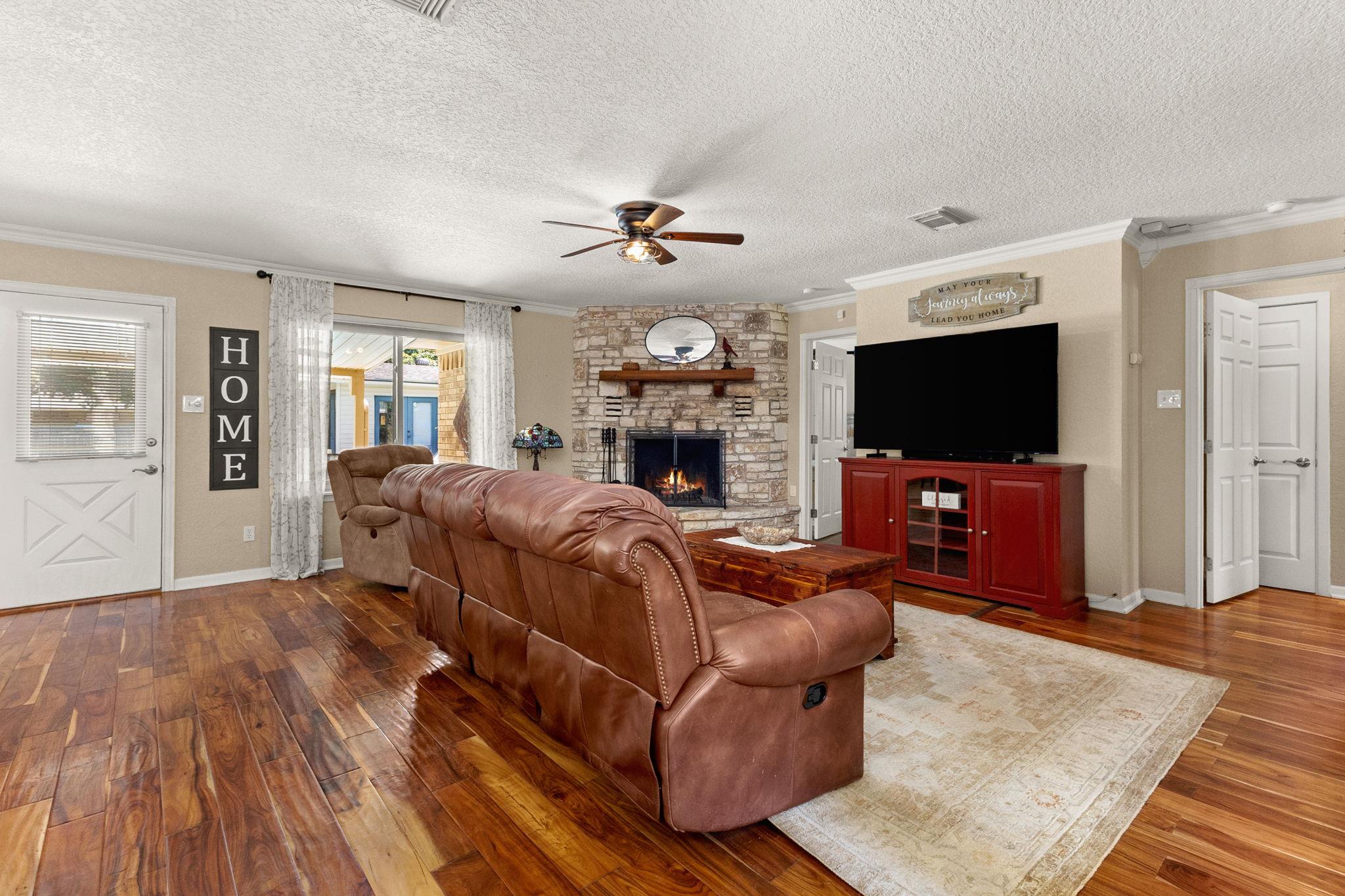 Image 5 of 35 For 1115 Gardenia Dr