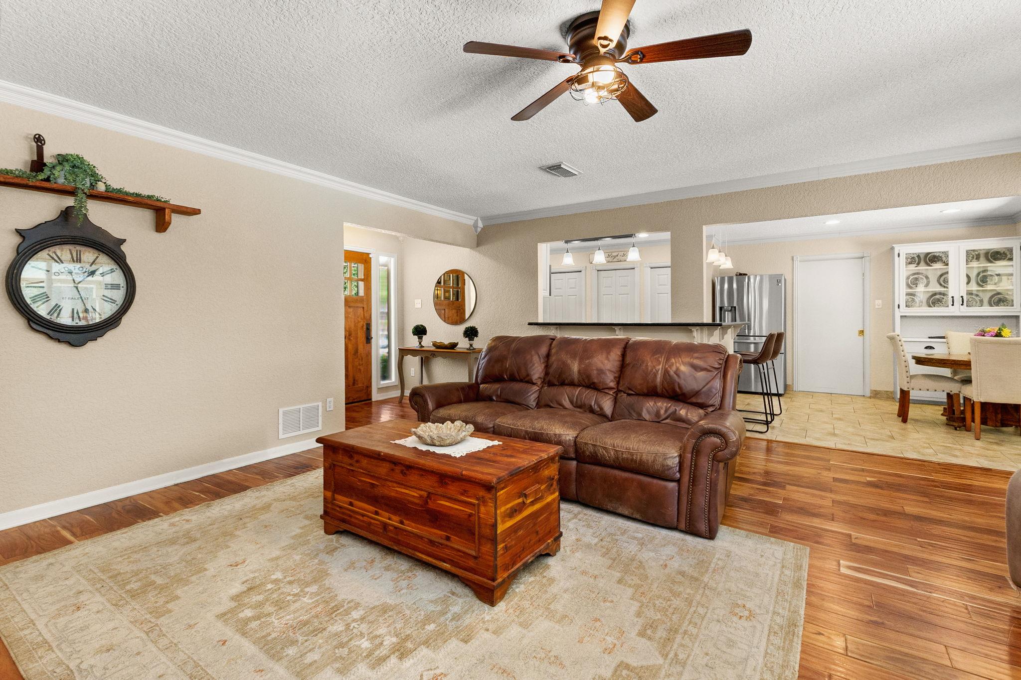 Image 7 of 35 For 1115 Gardenia Dr