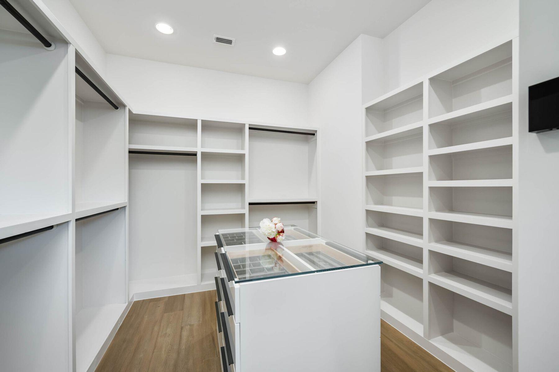 Image 20 of 40 For 211 Wellesley Hill Hl