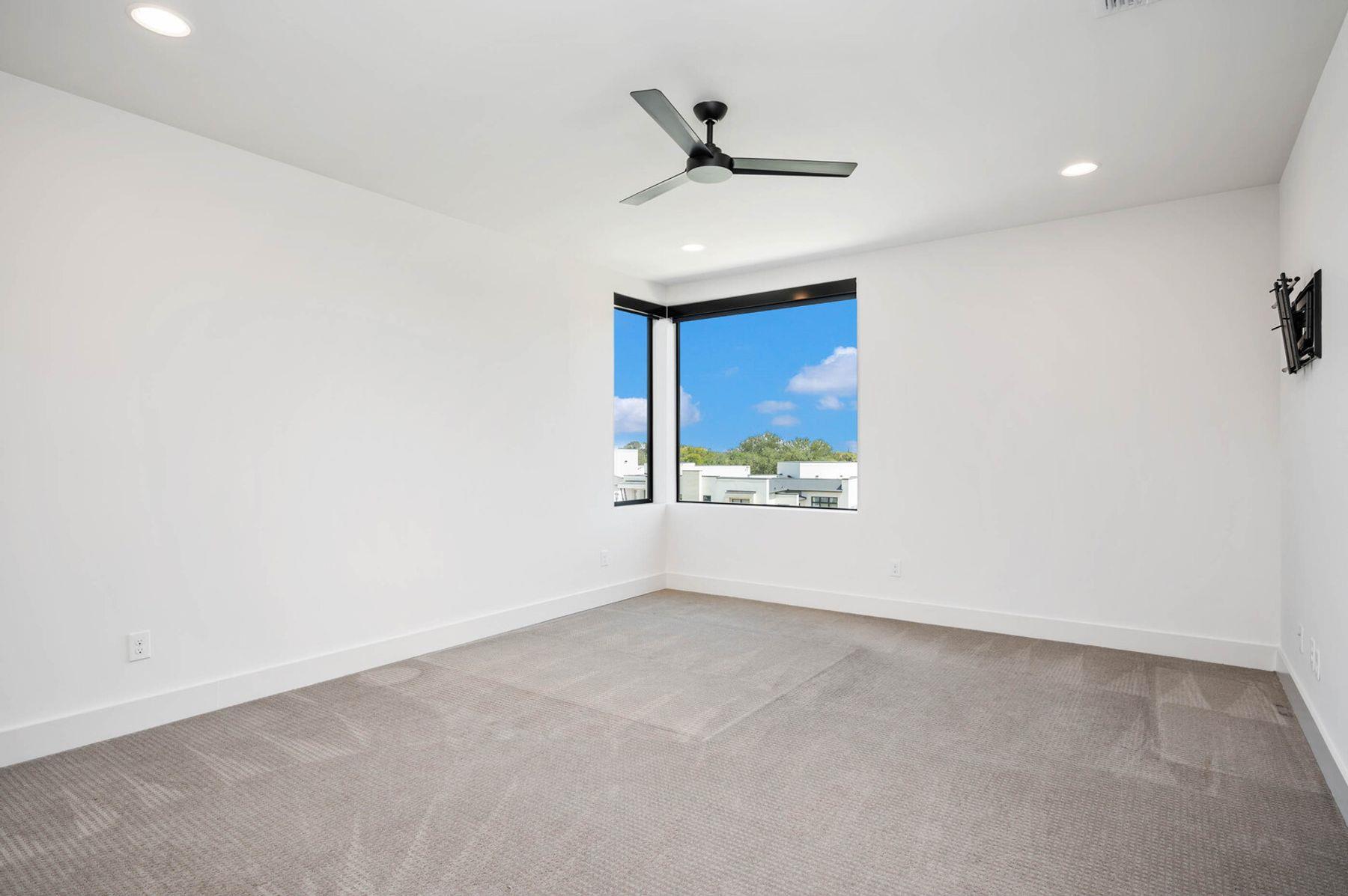 Image 31 of 40 For 211 Wellesley Hill Hl