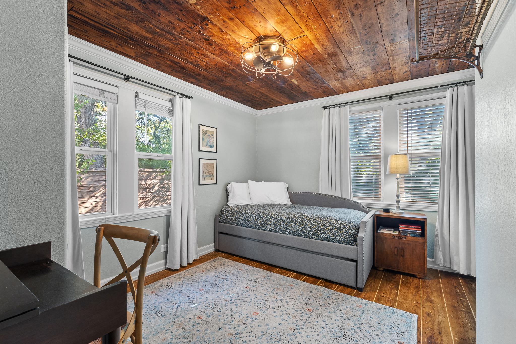 Image 25 of 35 For 519 Ashby Pl