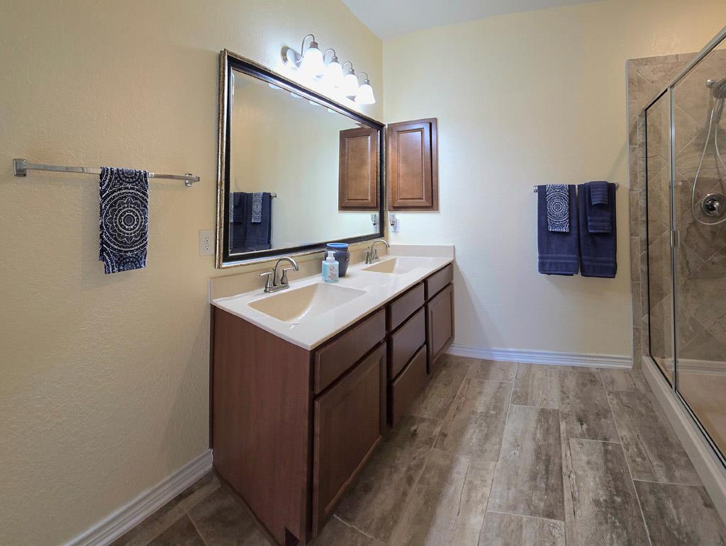 Image 17 of 35 For 660 Knoll Brk