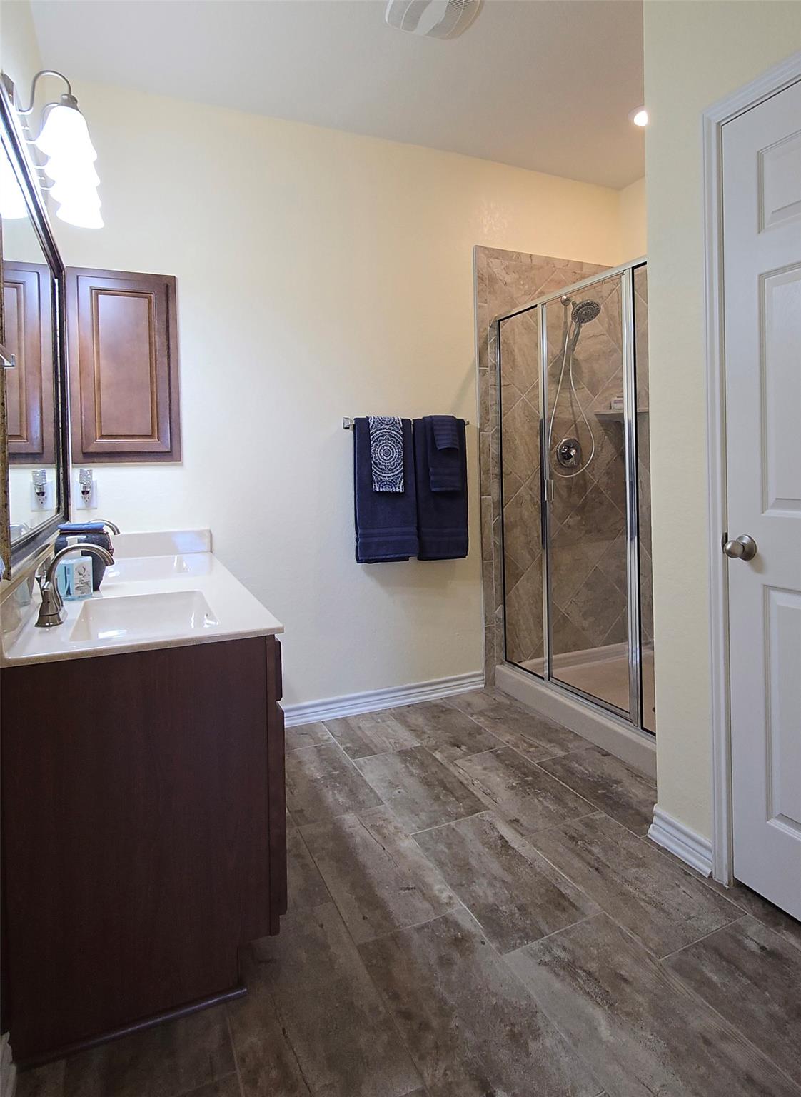 Image 18 of 35 For 660 Knoll Brk