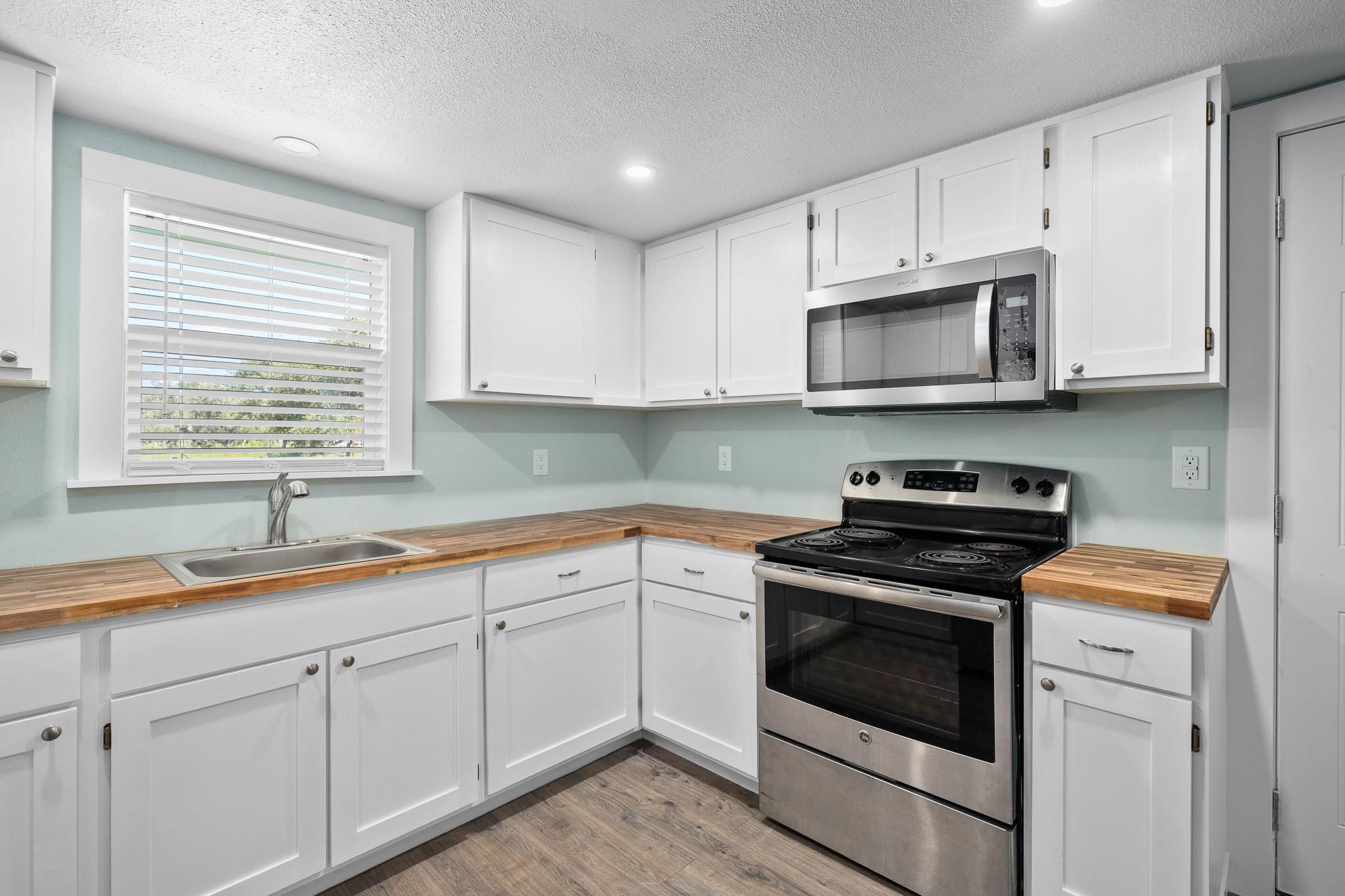 Image 10 of 39 For 248 Post Oak Ln