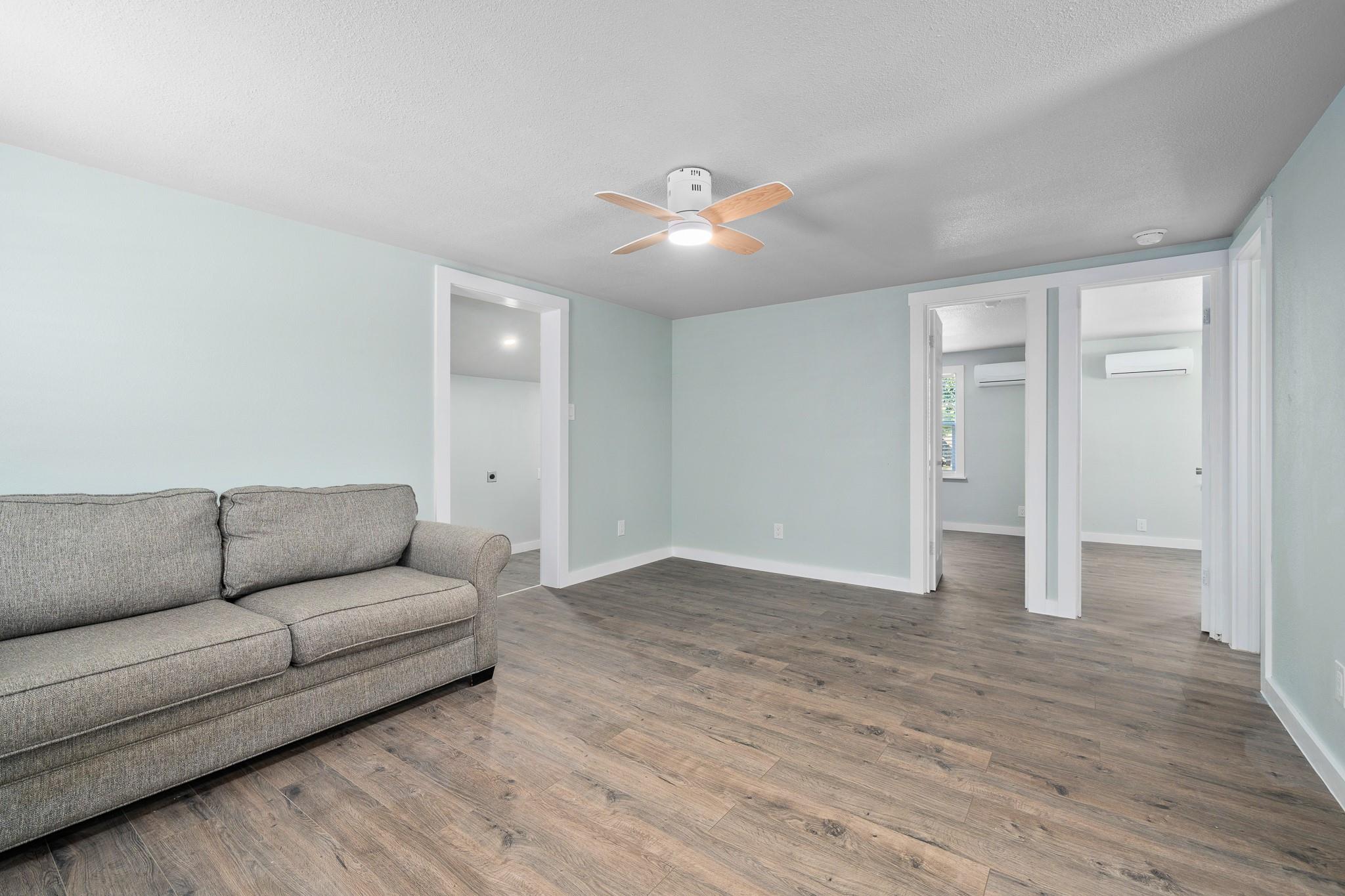 Image 4 of 39 For 248 Post Oak Ln