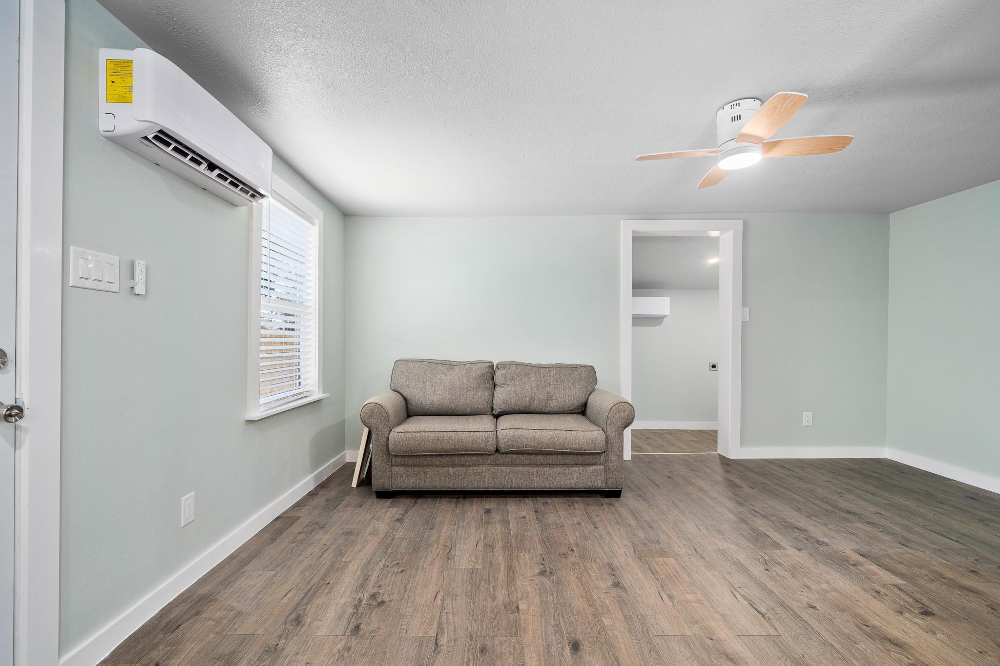 Image 5 of 39 For 248 Post Oak Ln