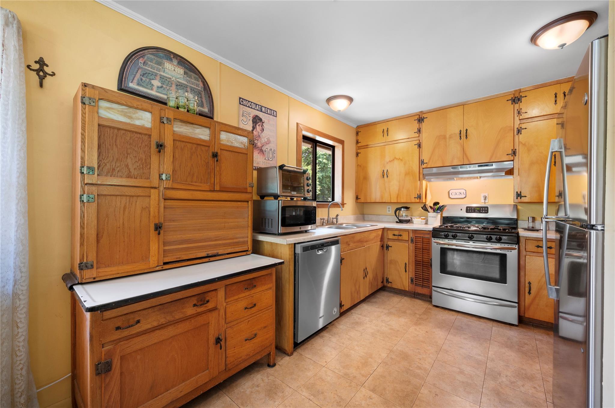 Image 15 of 34 For 10908 Slaughter Creek Dr