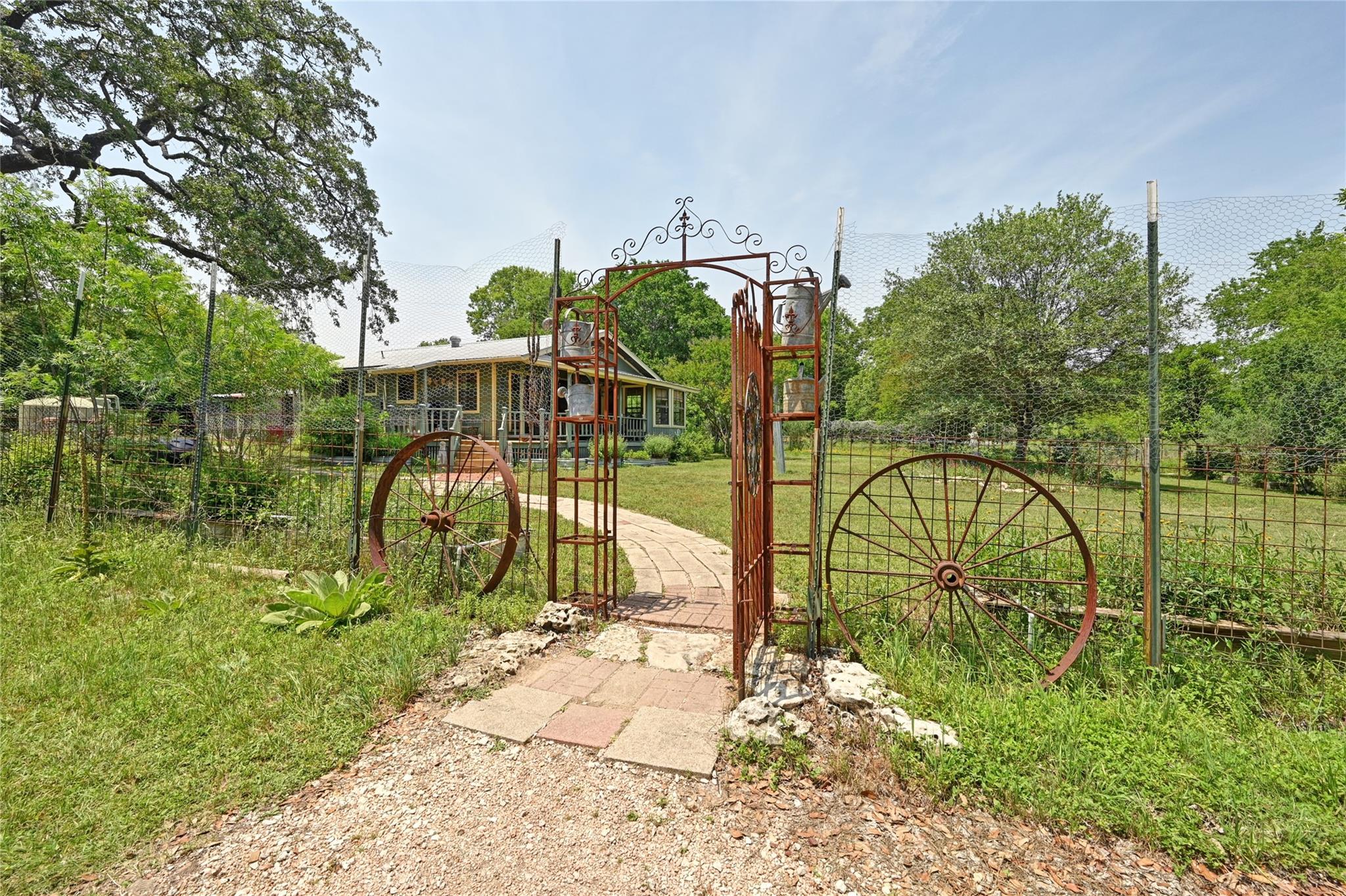 Image 26 of 34 For 10908 Slaughter Creek Dr