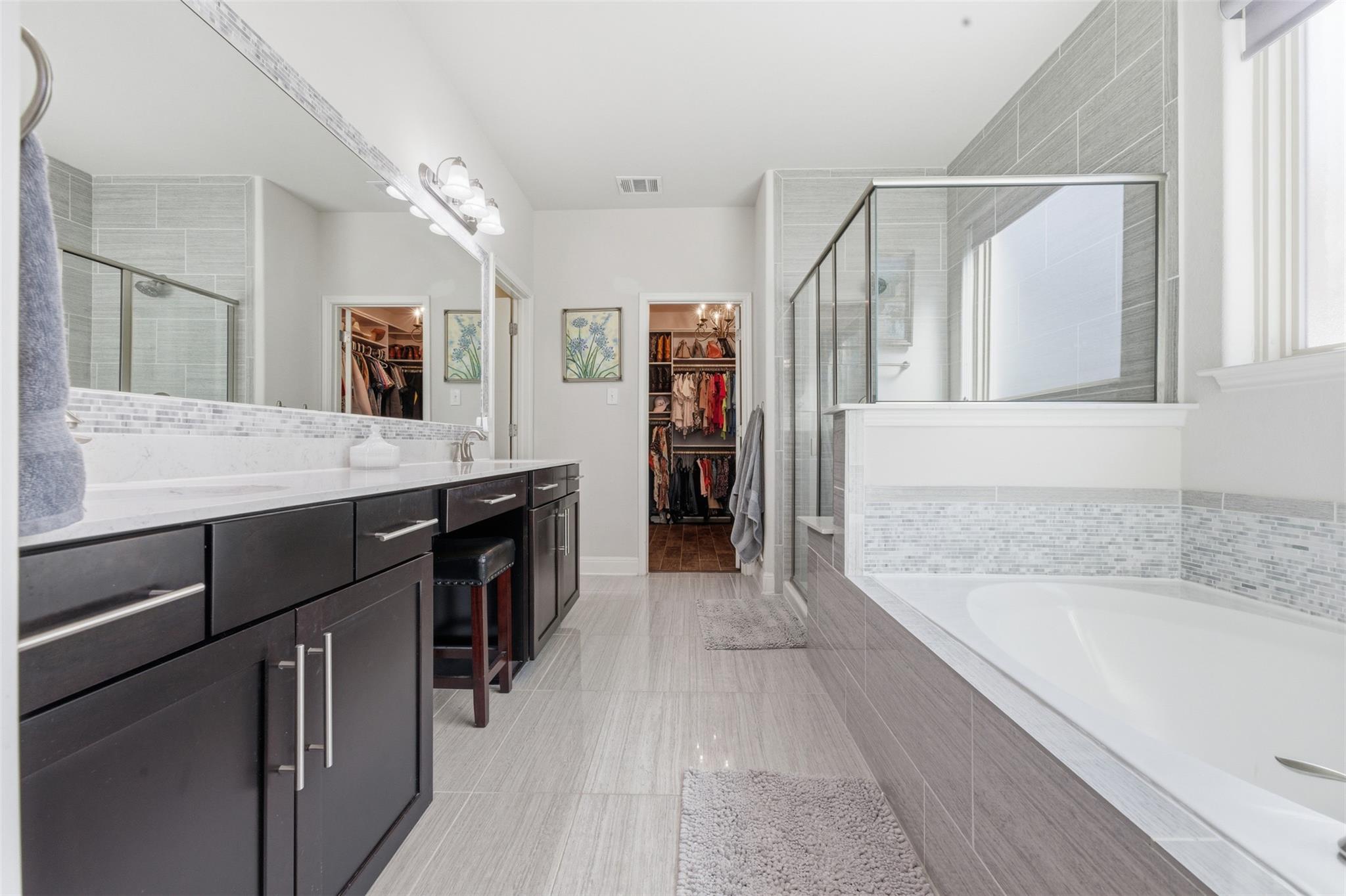 Image 18 of 36 For 10711 Ysamy Way