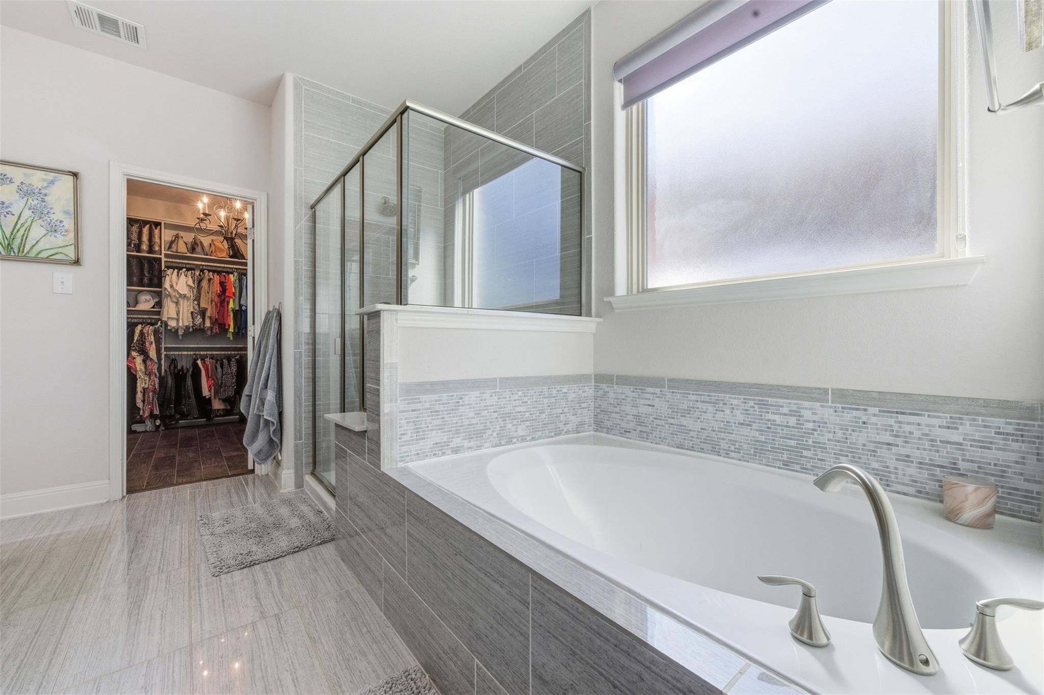 Image 22 of 36 For 10711 Ysamy Way