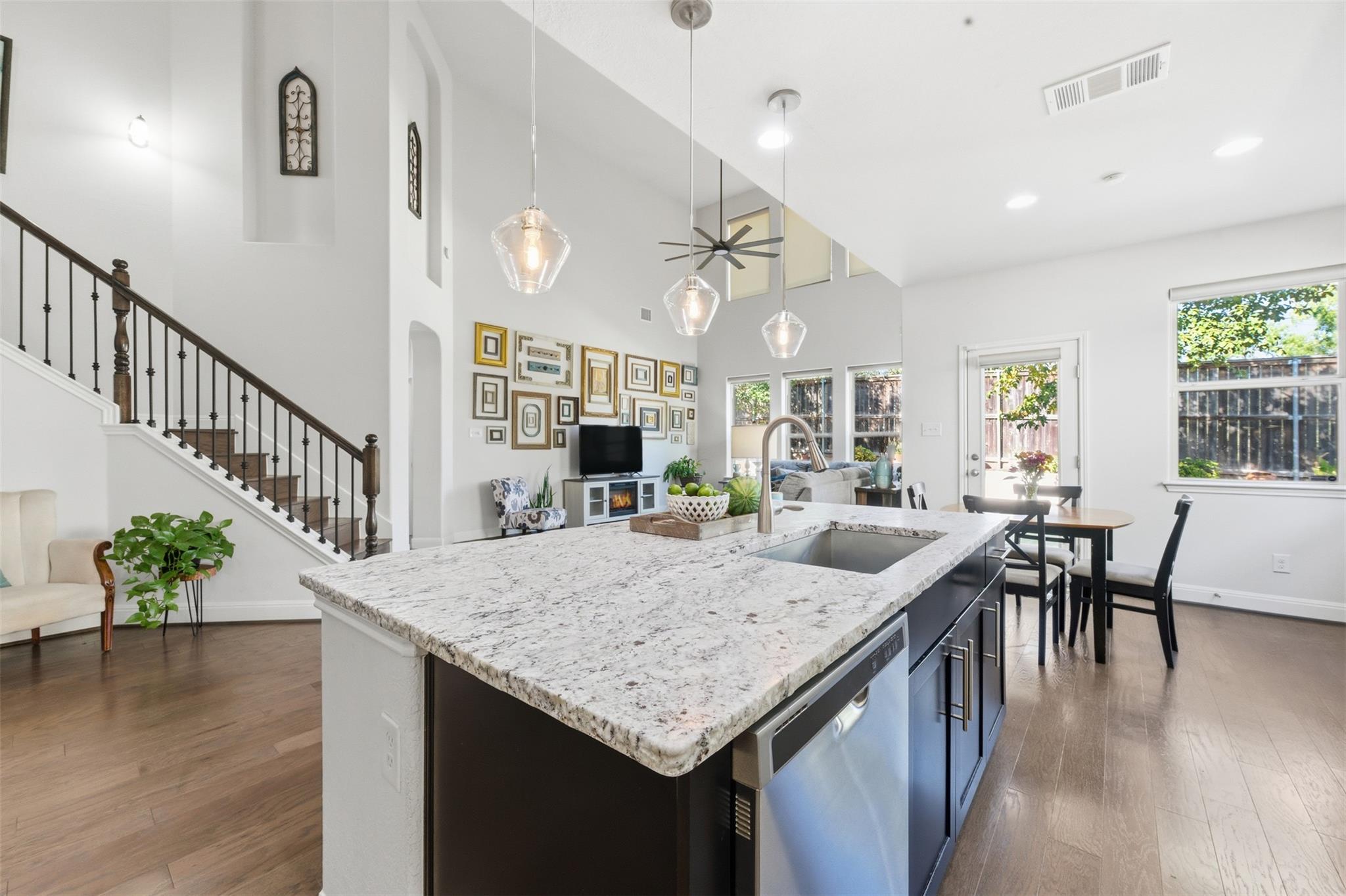 Image 9 of 36 For 10711 Ysamy Way